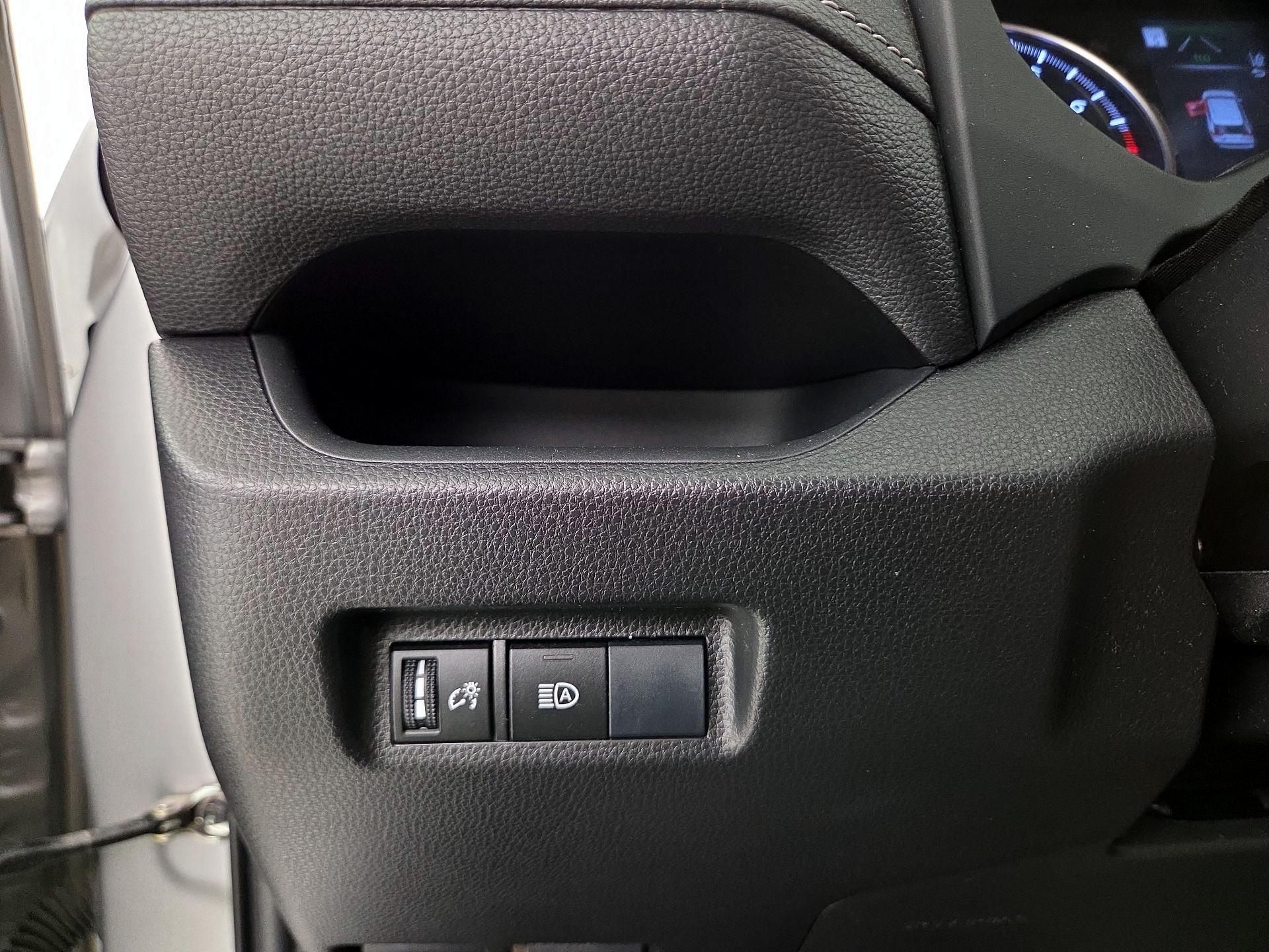 Thumbnail: 2019 Toyota RAV4 - 13