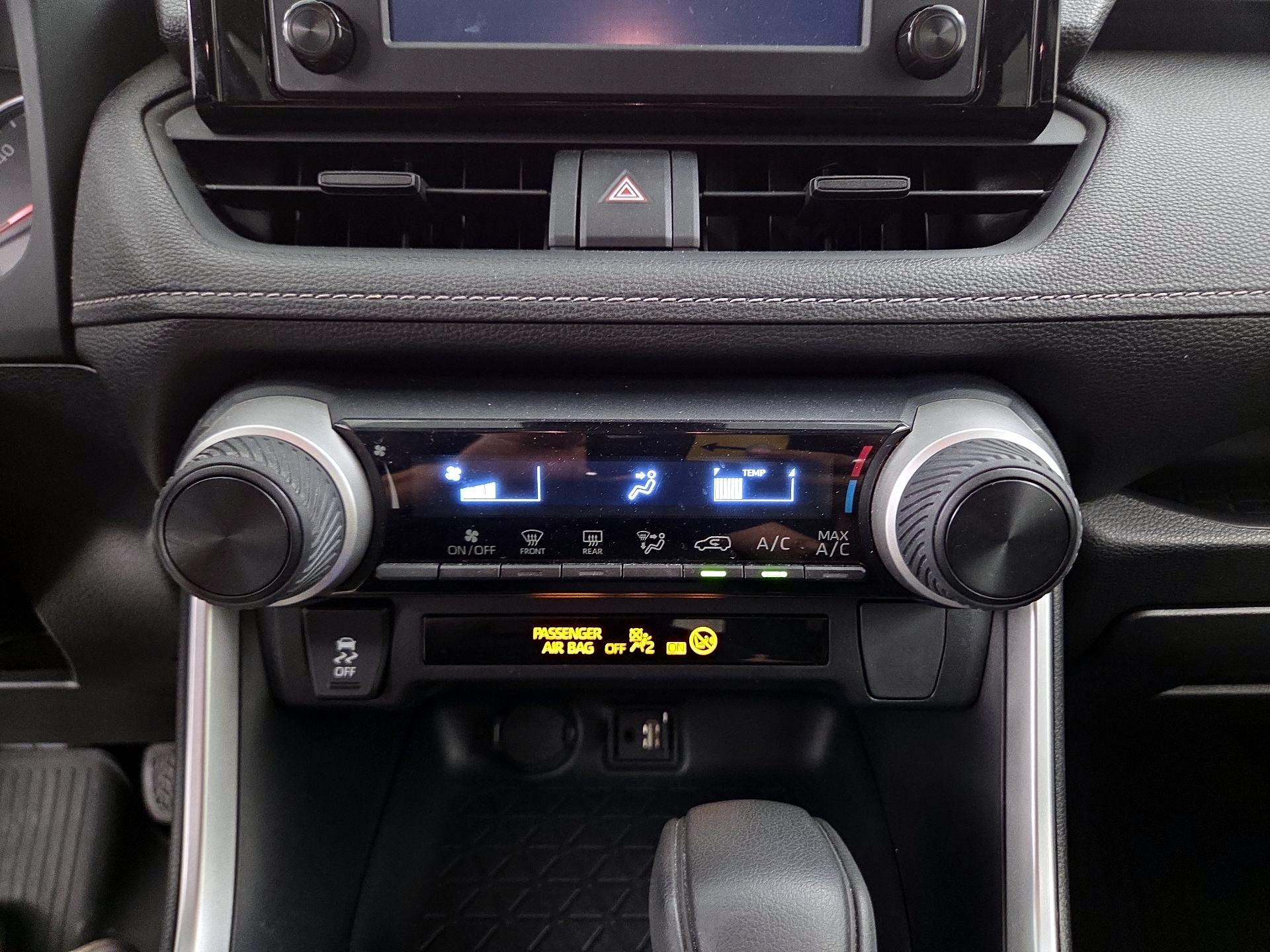 Thumbnail: 2019 Toyota RAV4 - 16