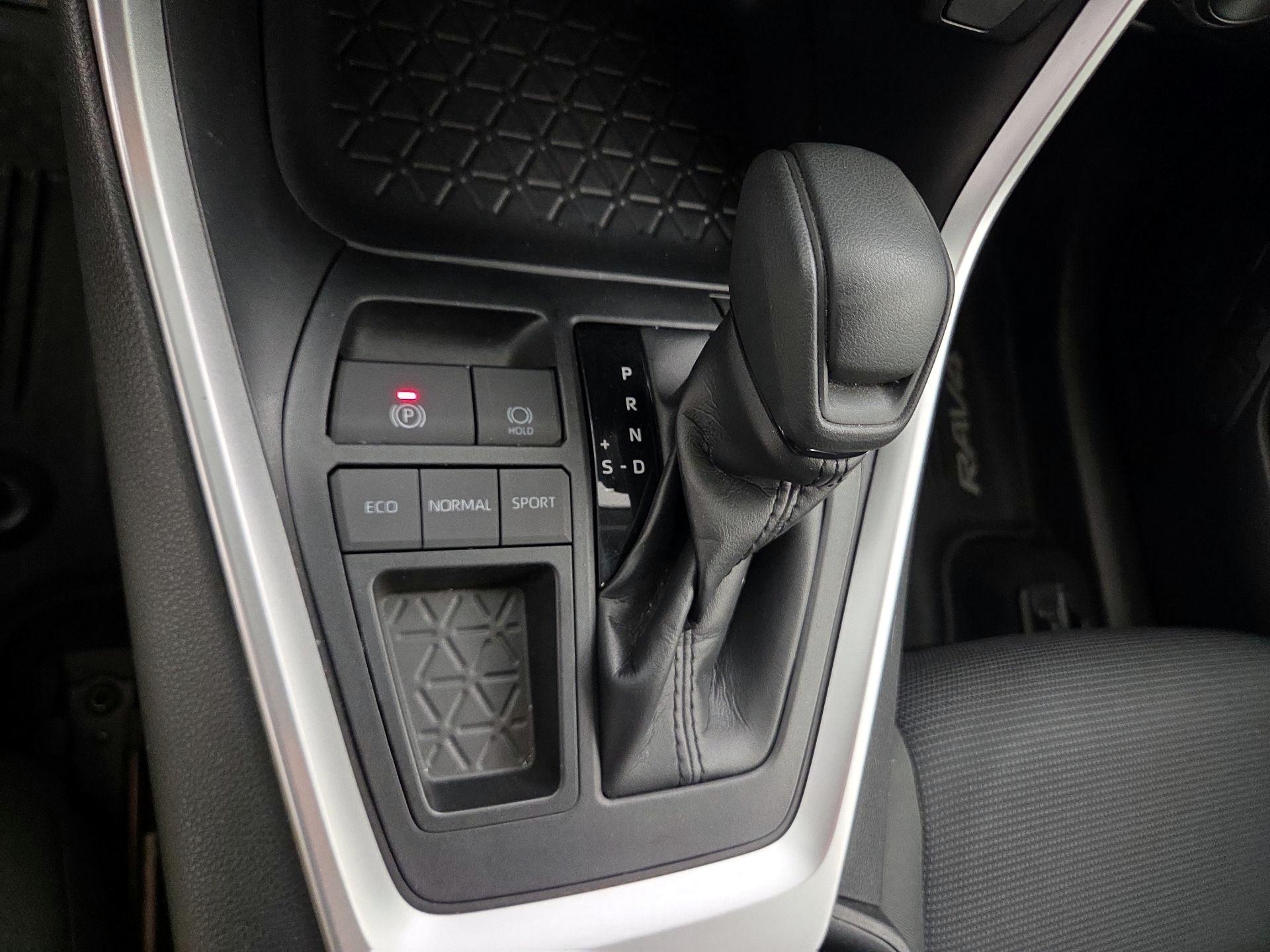 Thumbnail: 2019 Toyota RAV4 - 17