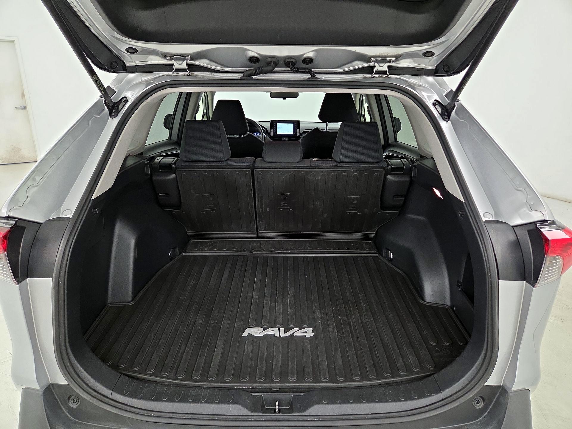 Thumbnail: 2019 Toyota RAV4 - 20