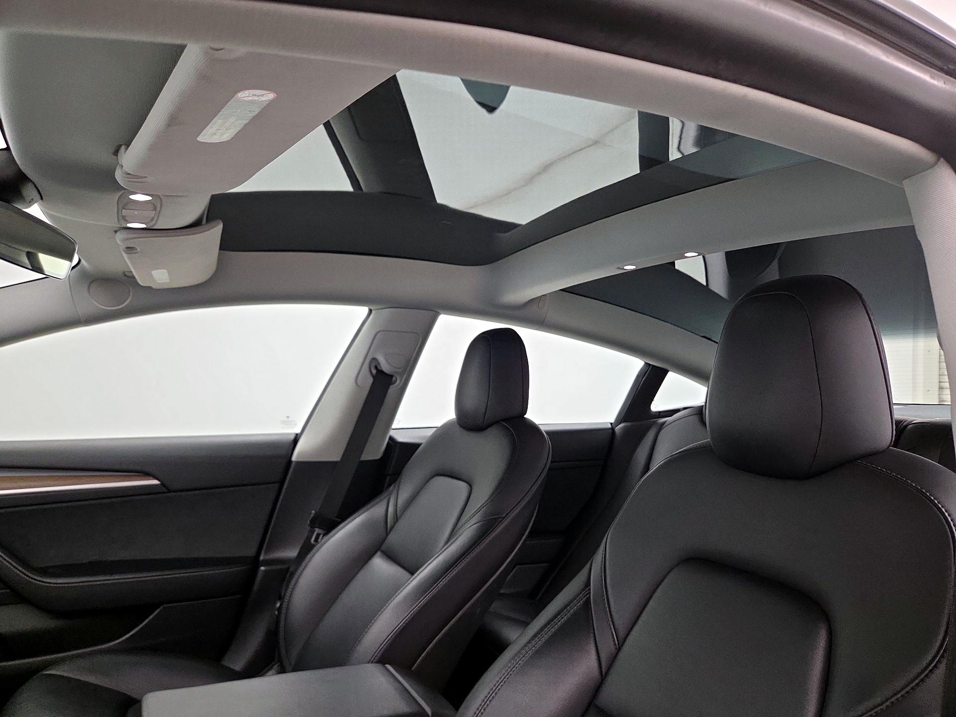 Thumbnail: 2022 Tesla Model 3 - 11