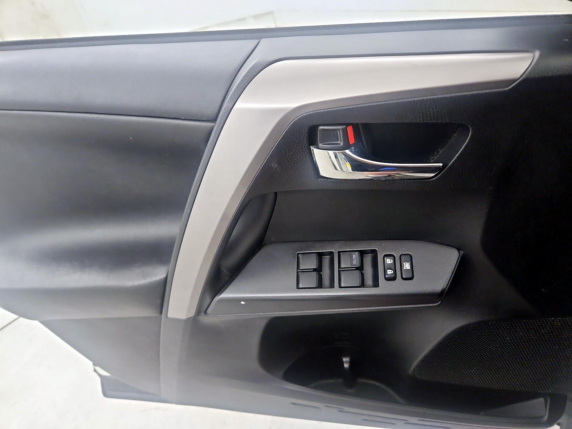 Thumbnail: 2018 Toyota RAV4 - 12