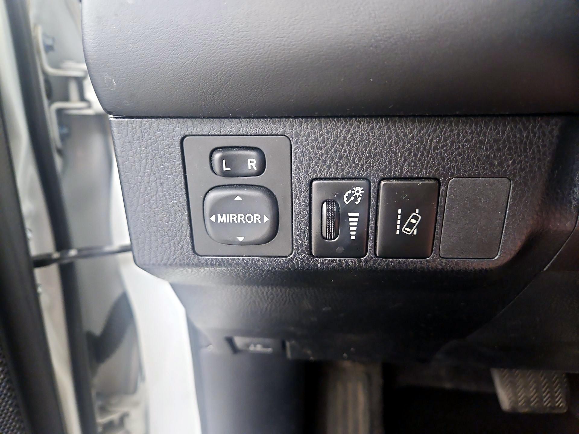 Thumbnail: 2018 Toyota RAV4 - 13