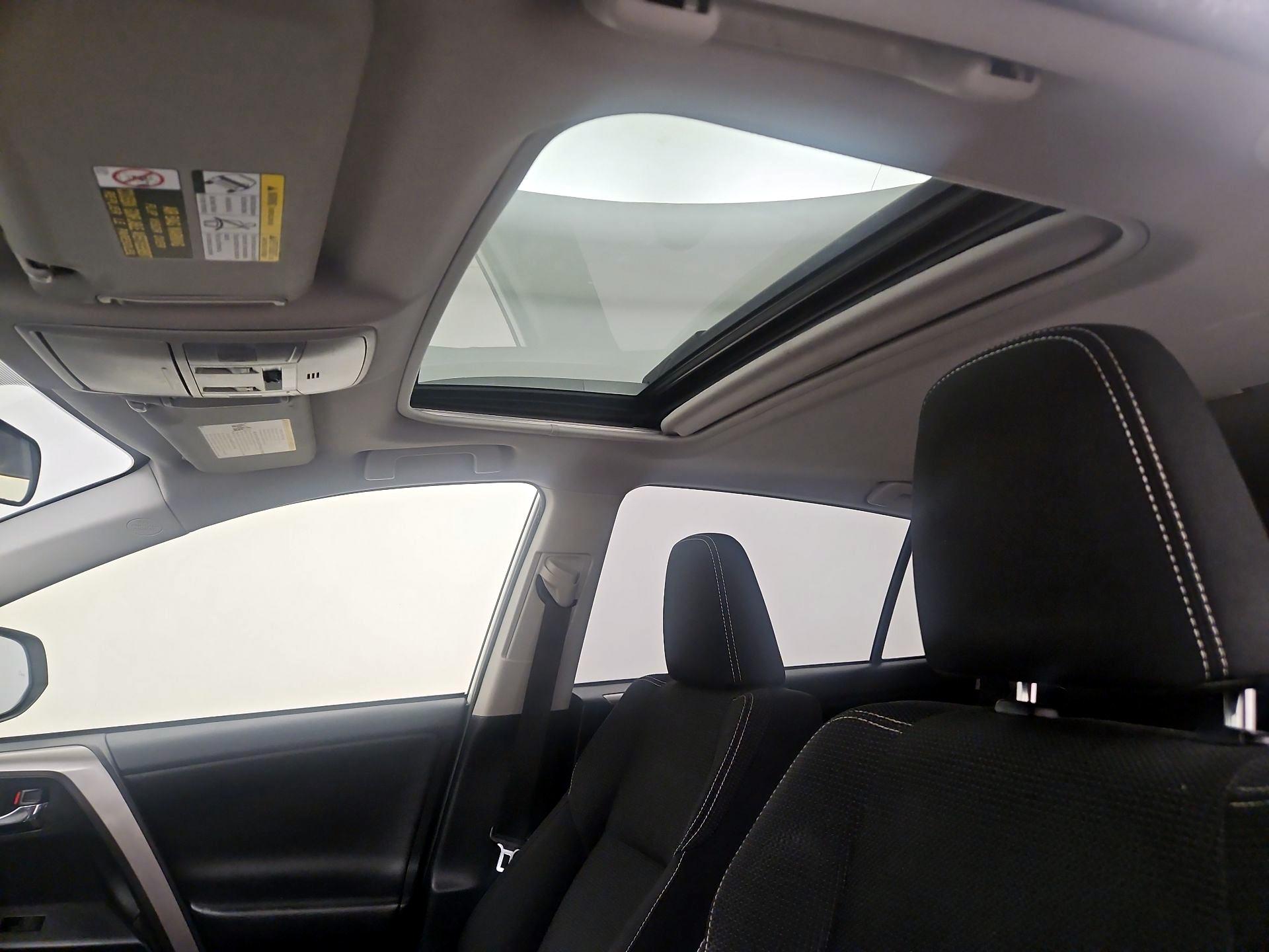 Thumbnail: 2018 Toyota RAV4 - 19