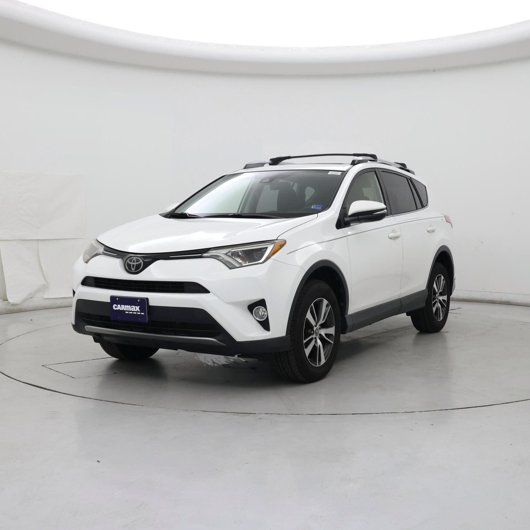 Thumbnail: 2018 Toyota RAV4 - 4