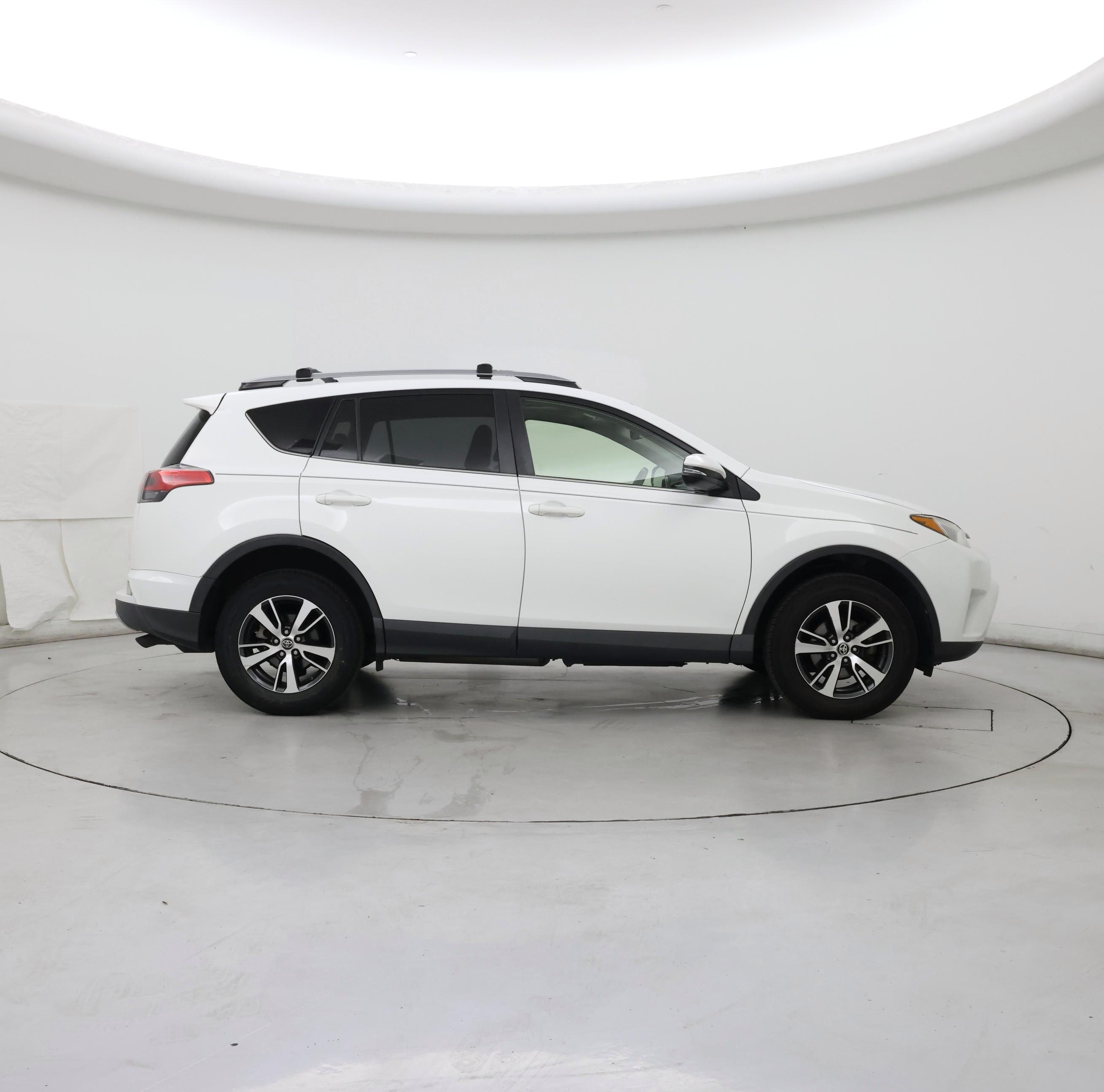 Thumbnail: 2018 Toyota RAV4 - 7