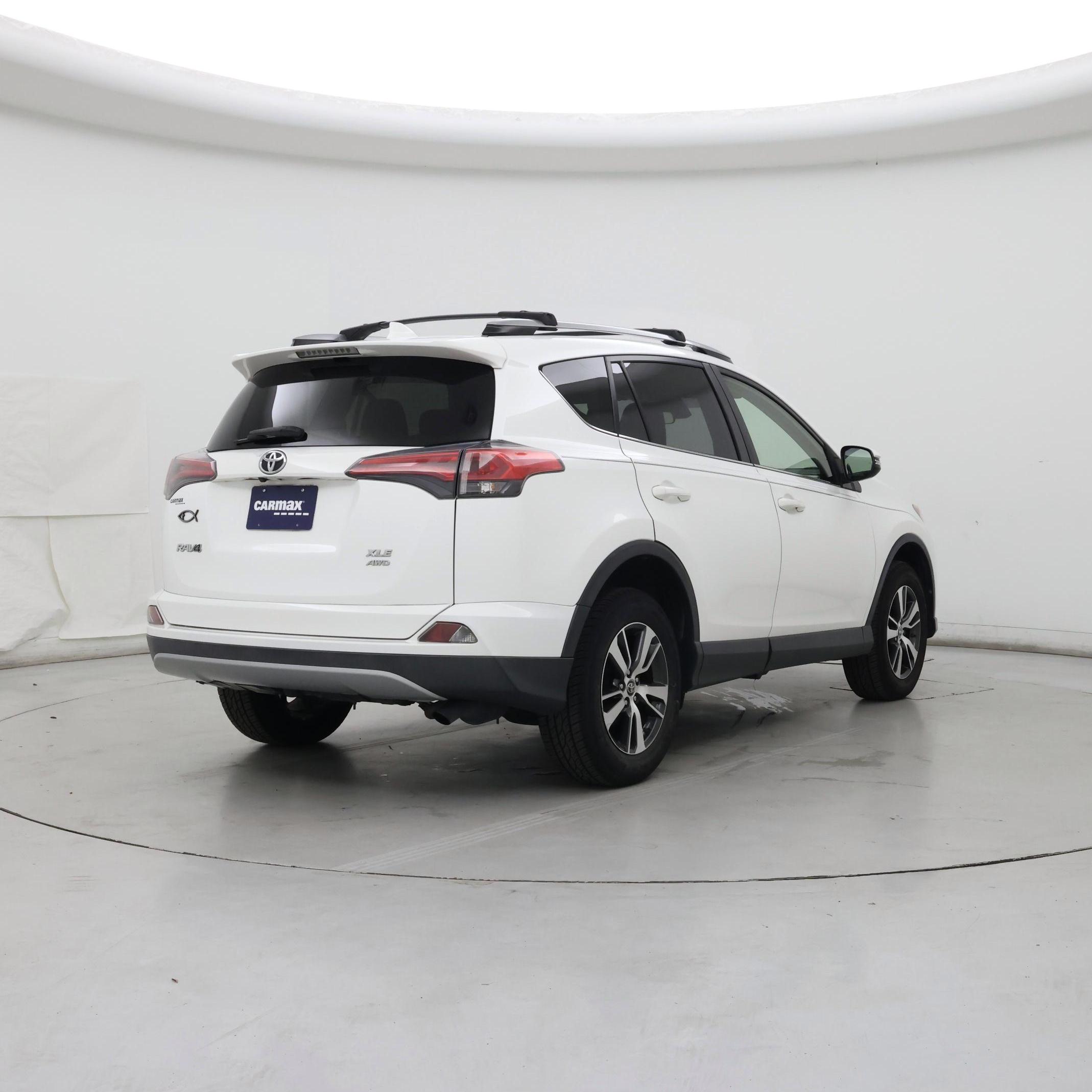 Thumbnail: 2018 Toyota RAV4 - 8