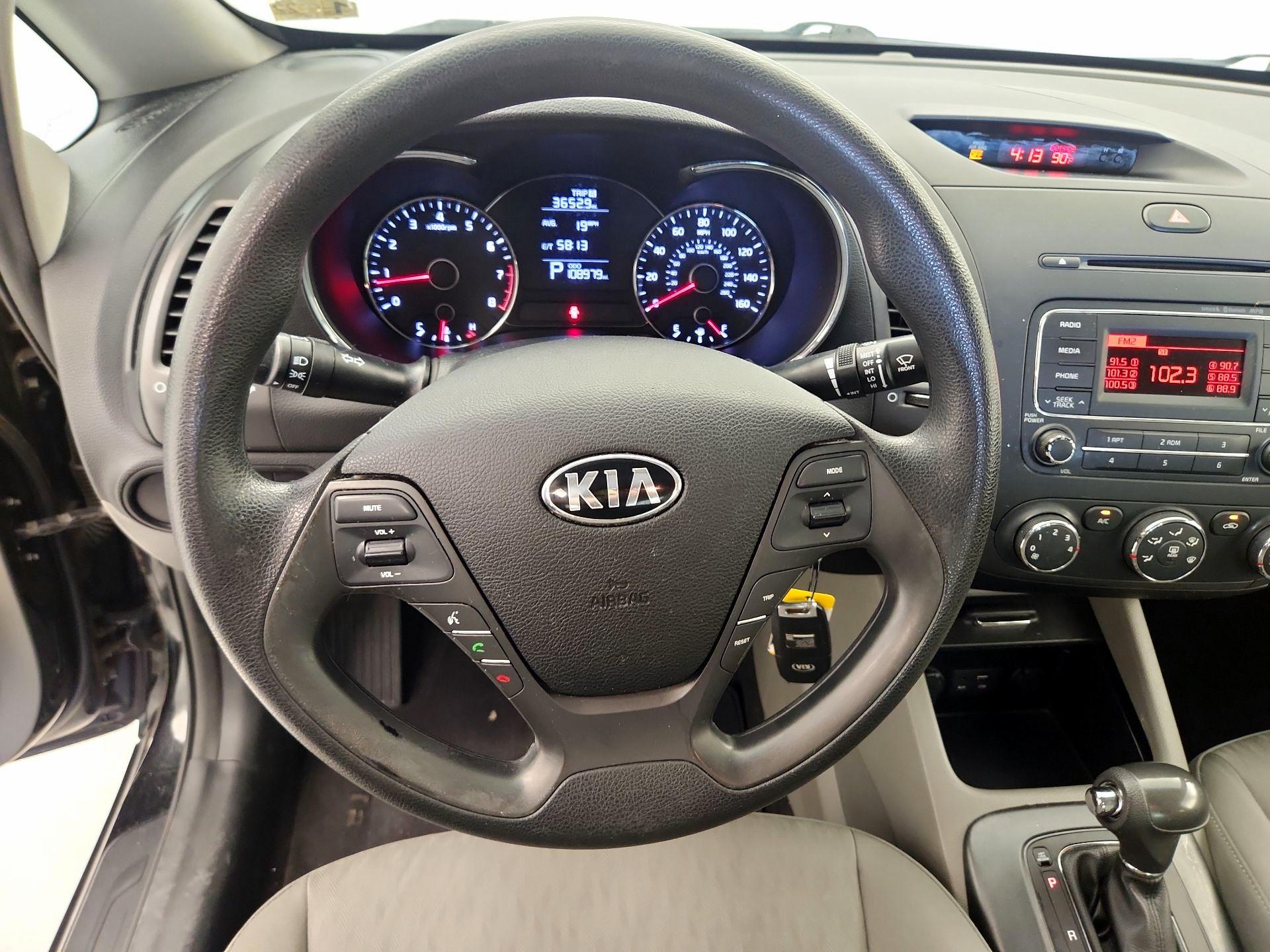 Thumbnail: 2016 Kia Forte - 10