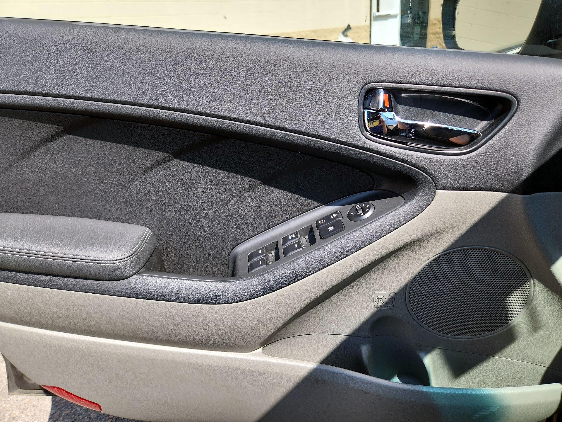 Thumbnail: 2016 Kia Forte - 12
