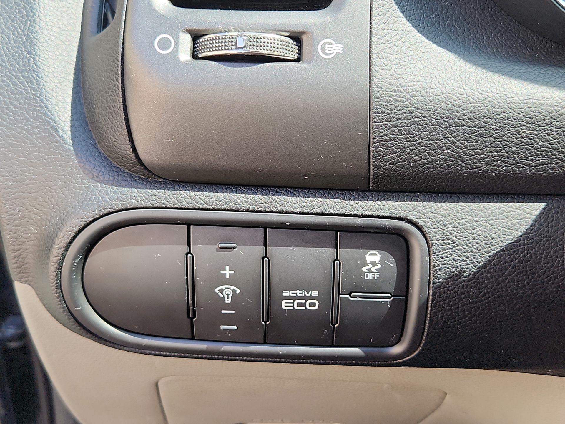 Thumbnail: 2016 Kia Forte - 13