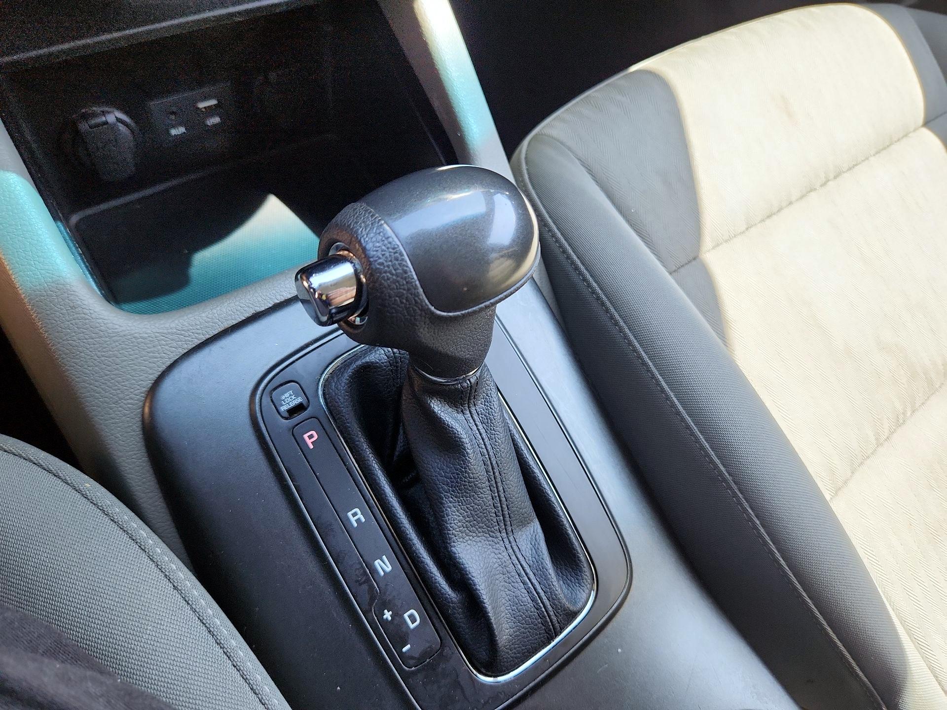 Thumbnail: 2016 Kia Forte - 16