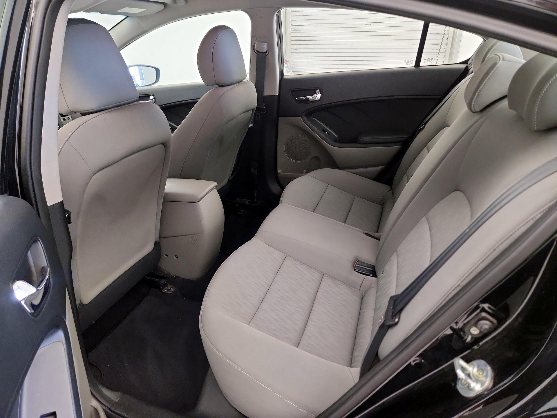 Thumbnail: 2016 Kia Forte - 18