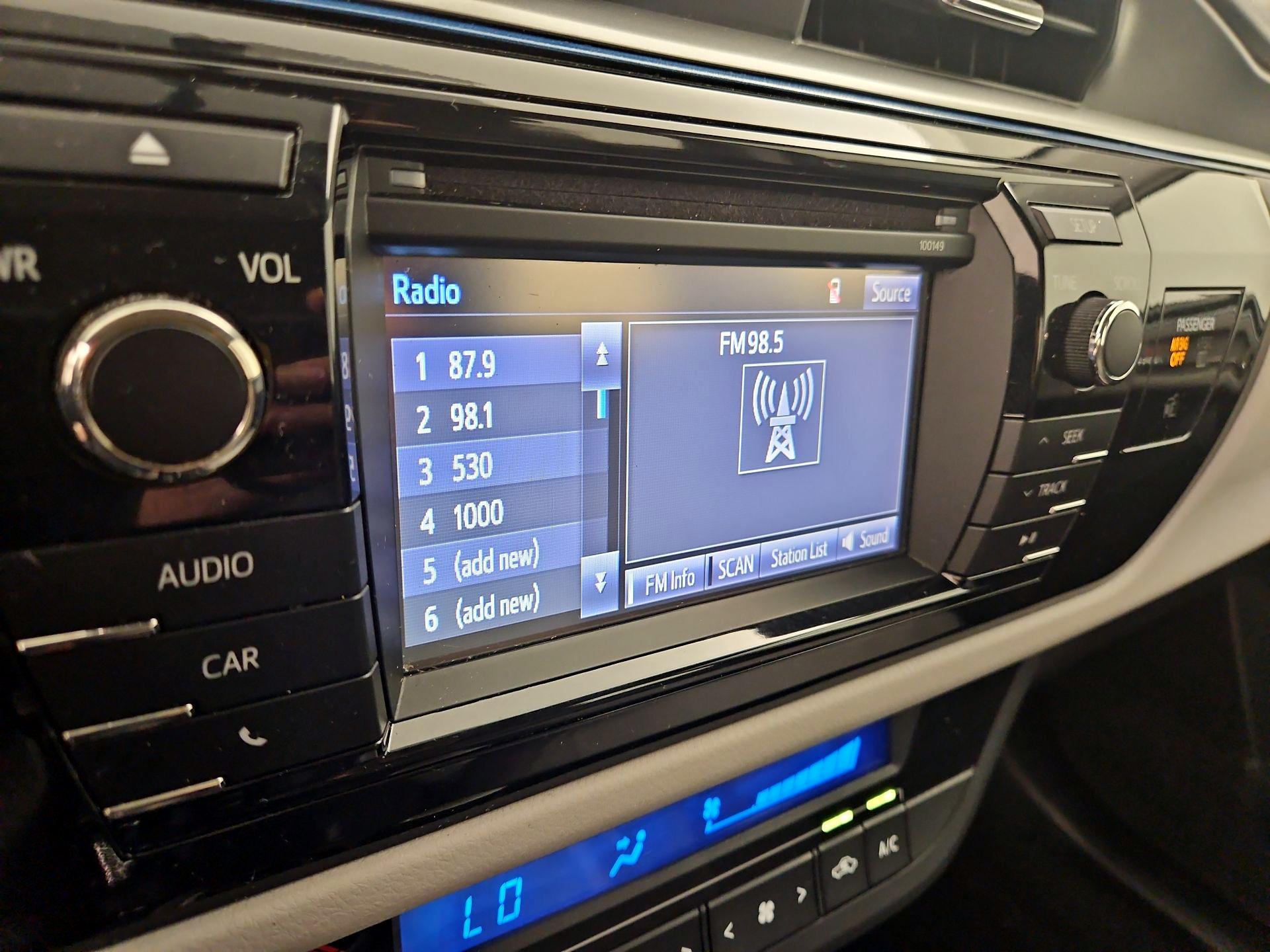 Thumbnail: 2015 Toyota Corolla - 15