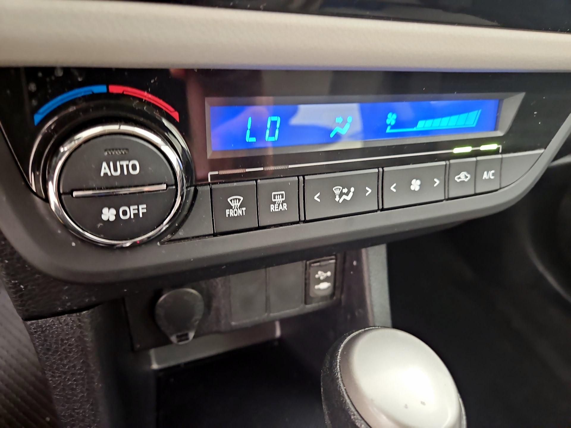 Thumbnail: 2015 Toyota Corolla - 16