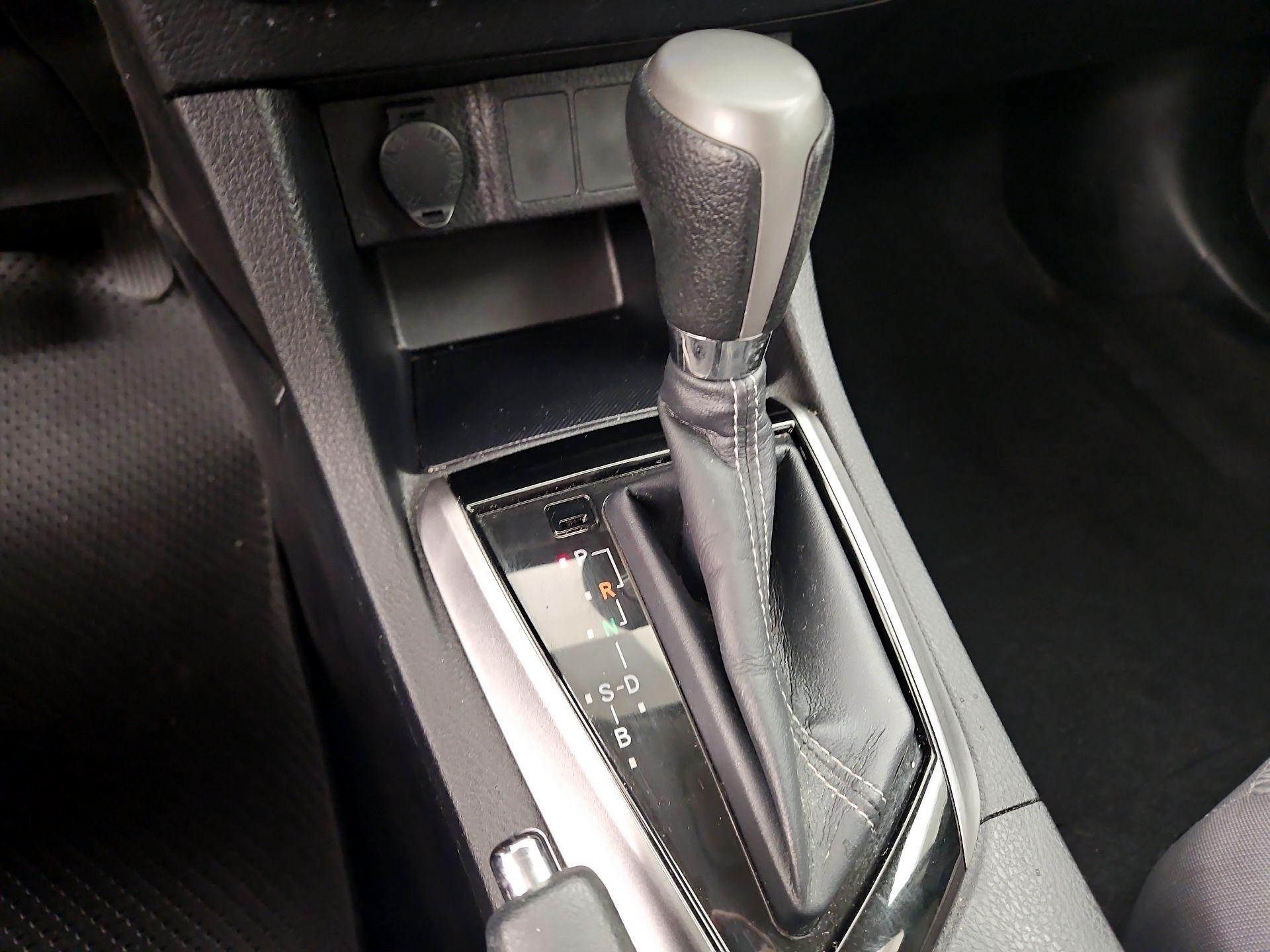 Thumbnail: 2015 Toyota Corolla - 17