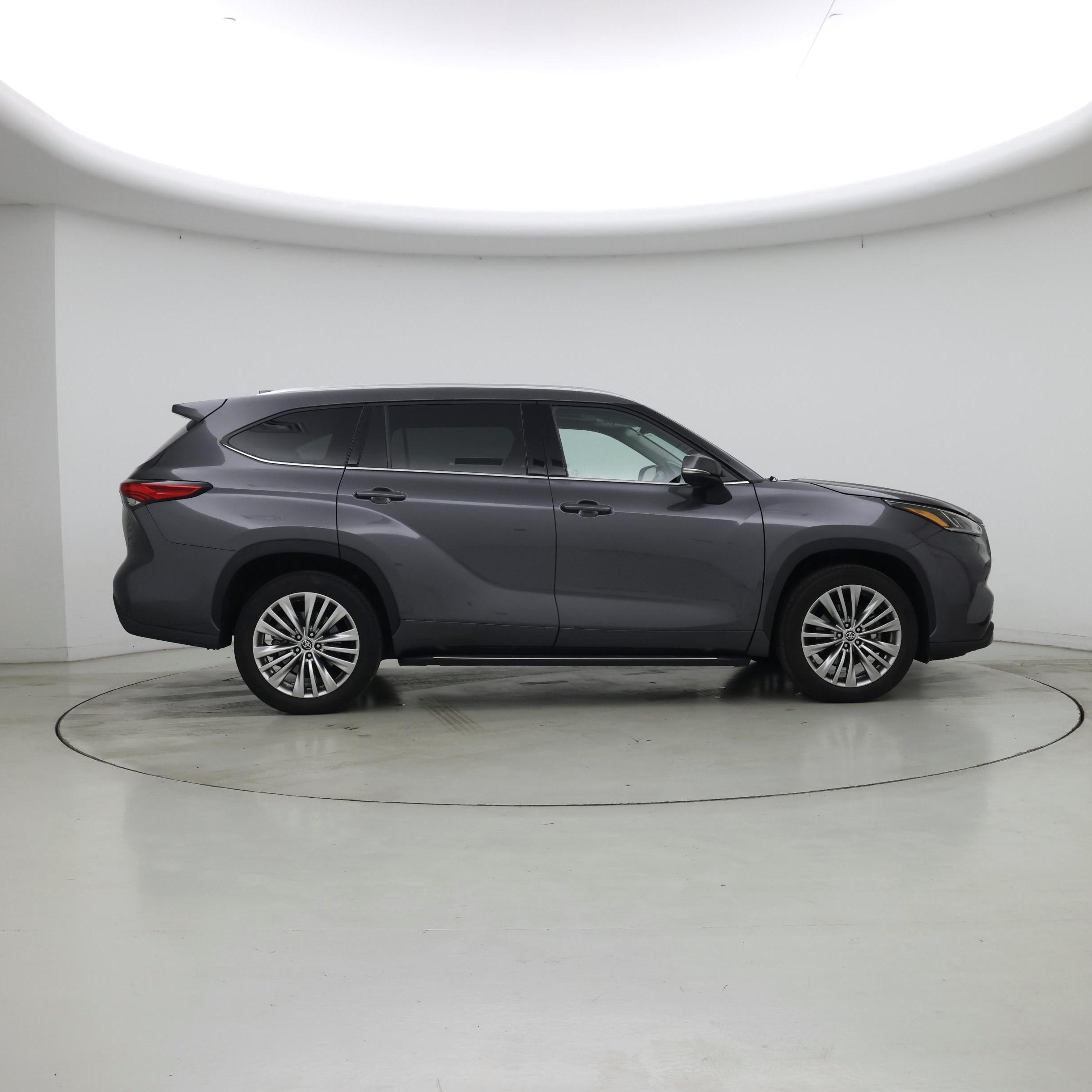 Thumbnail: 2022 Toyota Highlander - 7