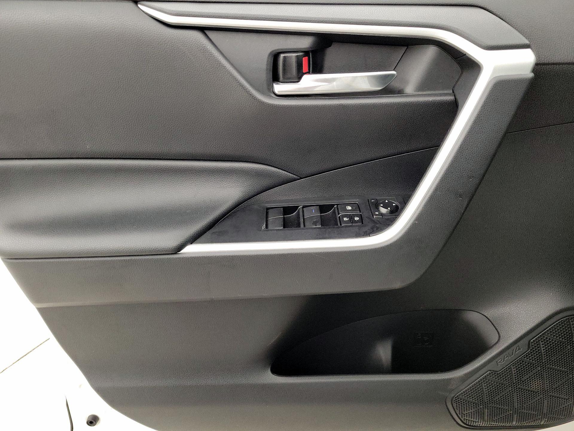 Thumbnail: 2021 Toyota RAV4 - 12