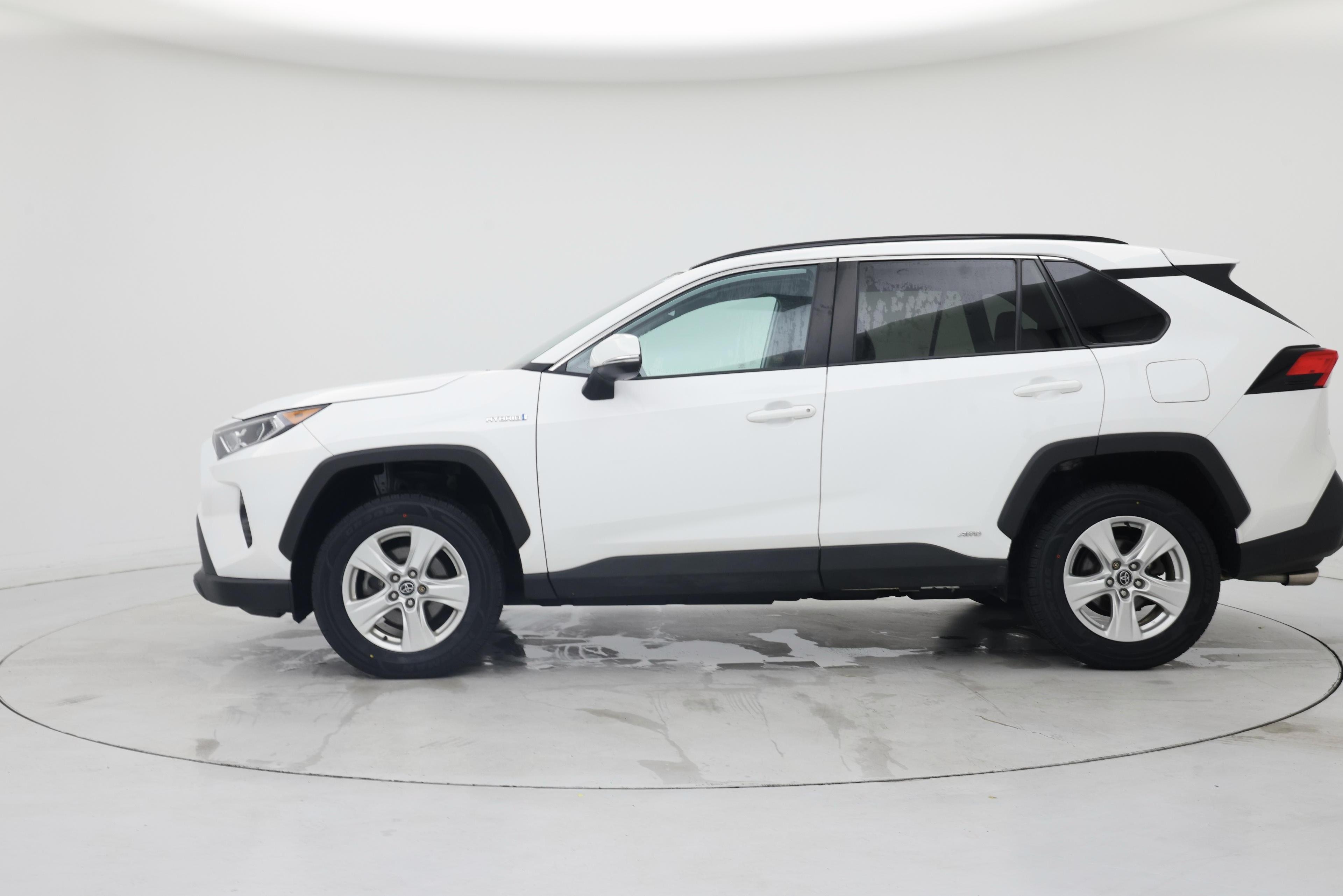 Thumbnail: 2021 Toyota RAV4 - 3