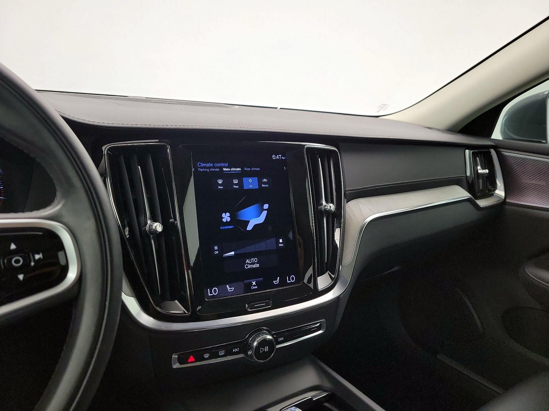 Thumbnail: 2022 Volvo S60 - 16