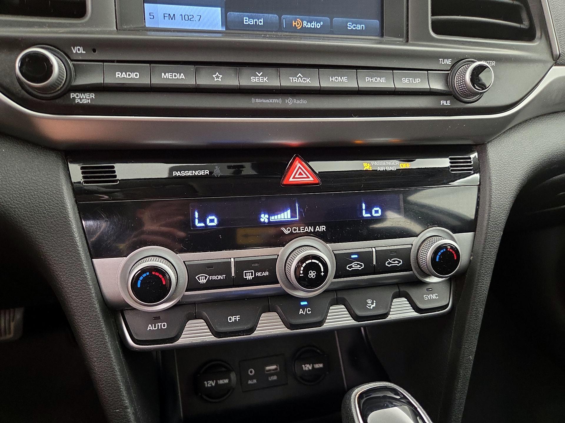 Thumbnail: 2020 Hyundai Elantra - 16