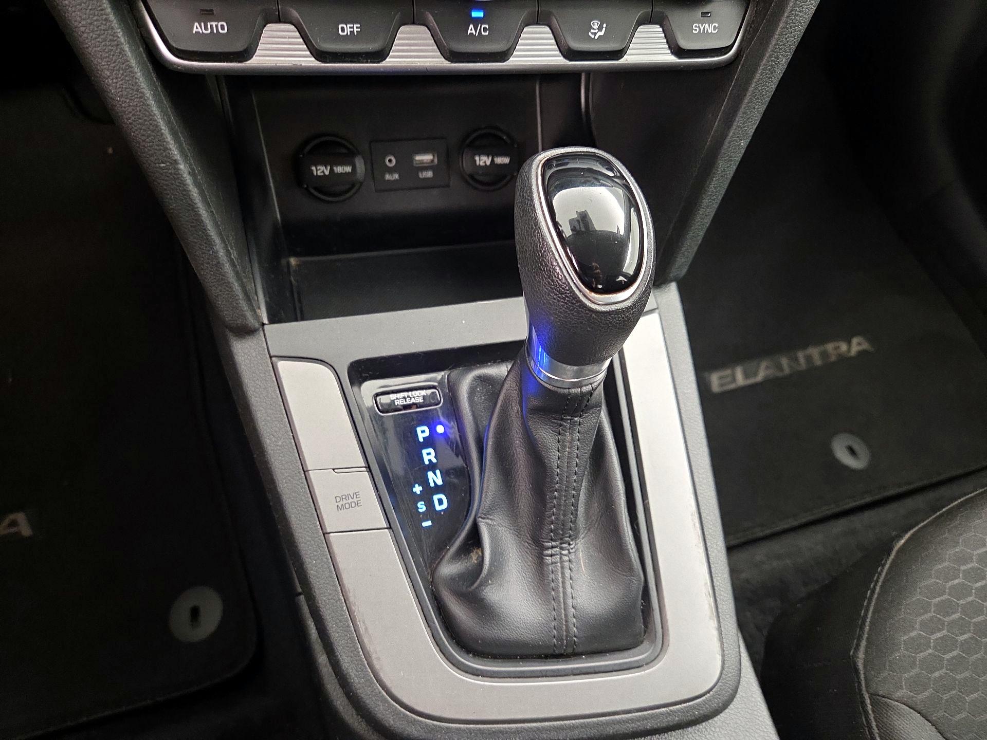 Thumbnail: 2020 Hyundai Elantra - 17