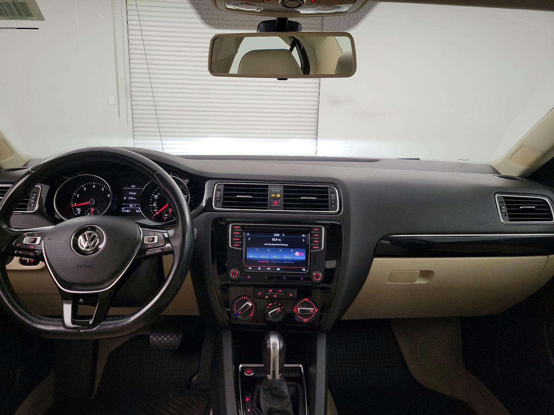 Thumbnail: 2016 Volkswagen Jetta - 9