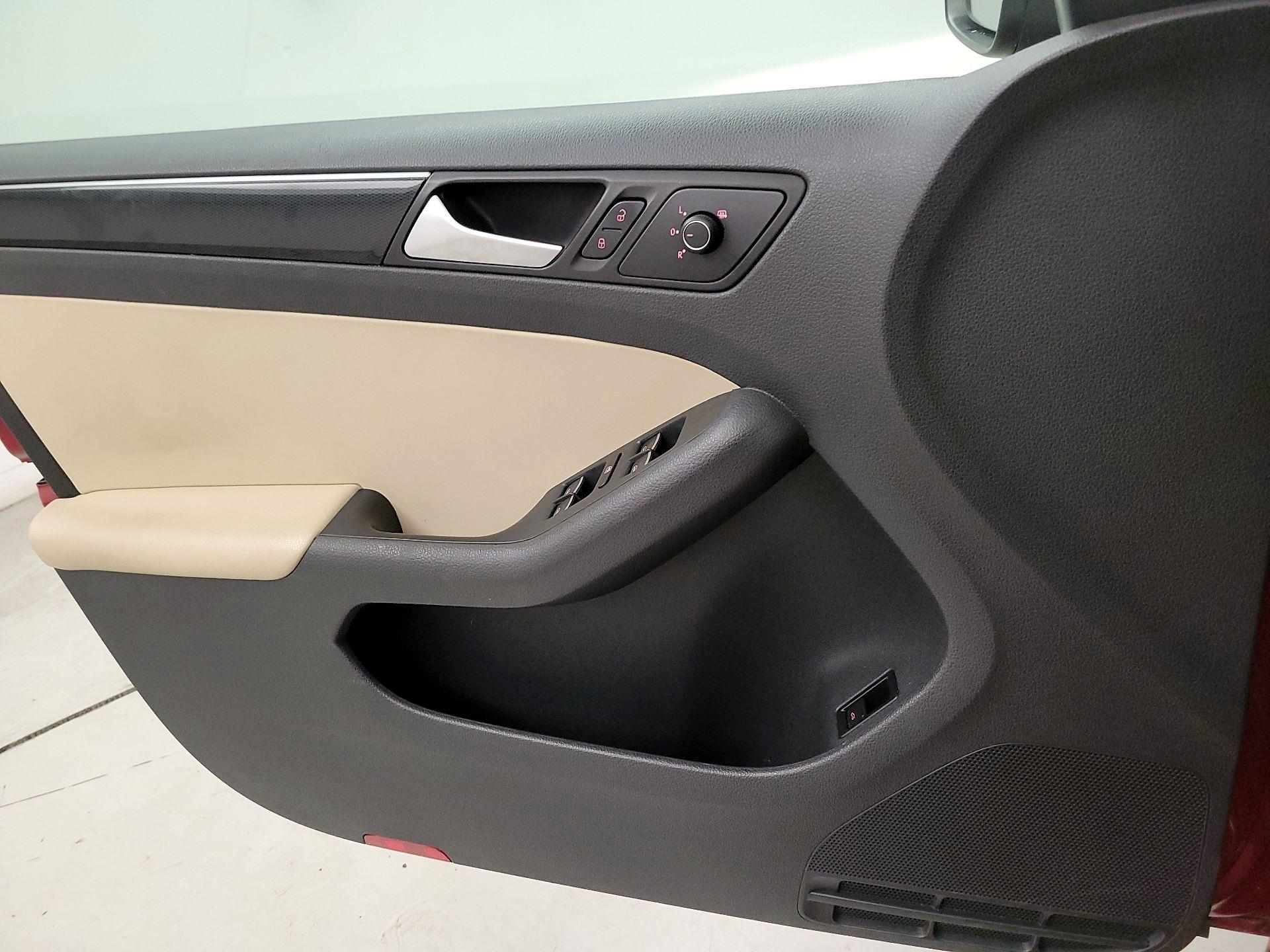 Thumbnail: 2016 Volkswagen Jetta - 12
