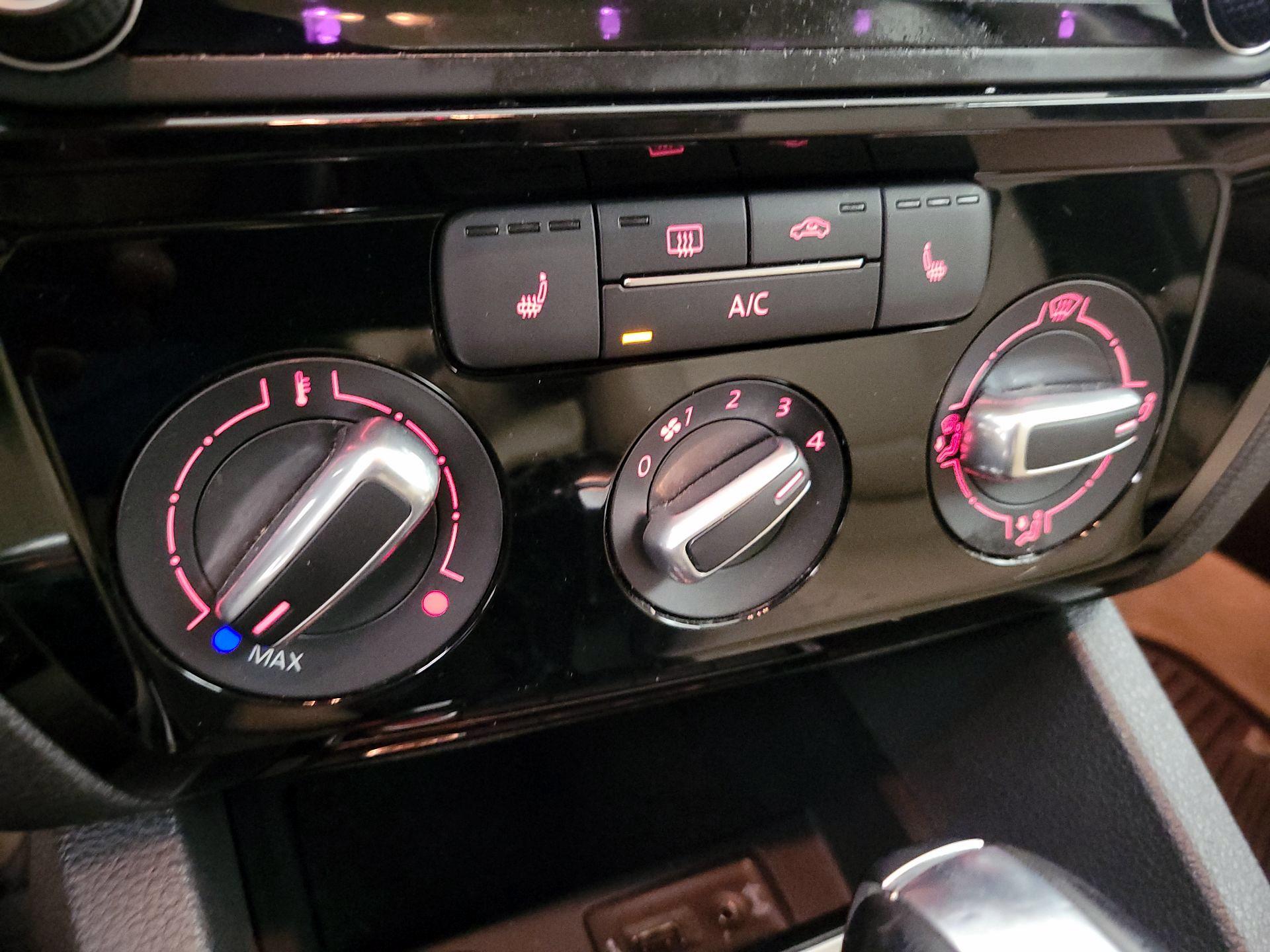 Thumbnail: 2016 Volkswagen Jetta - 16