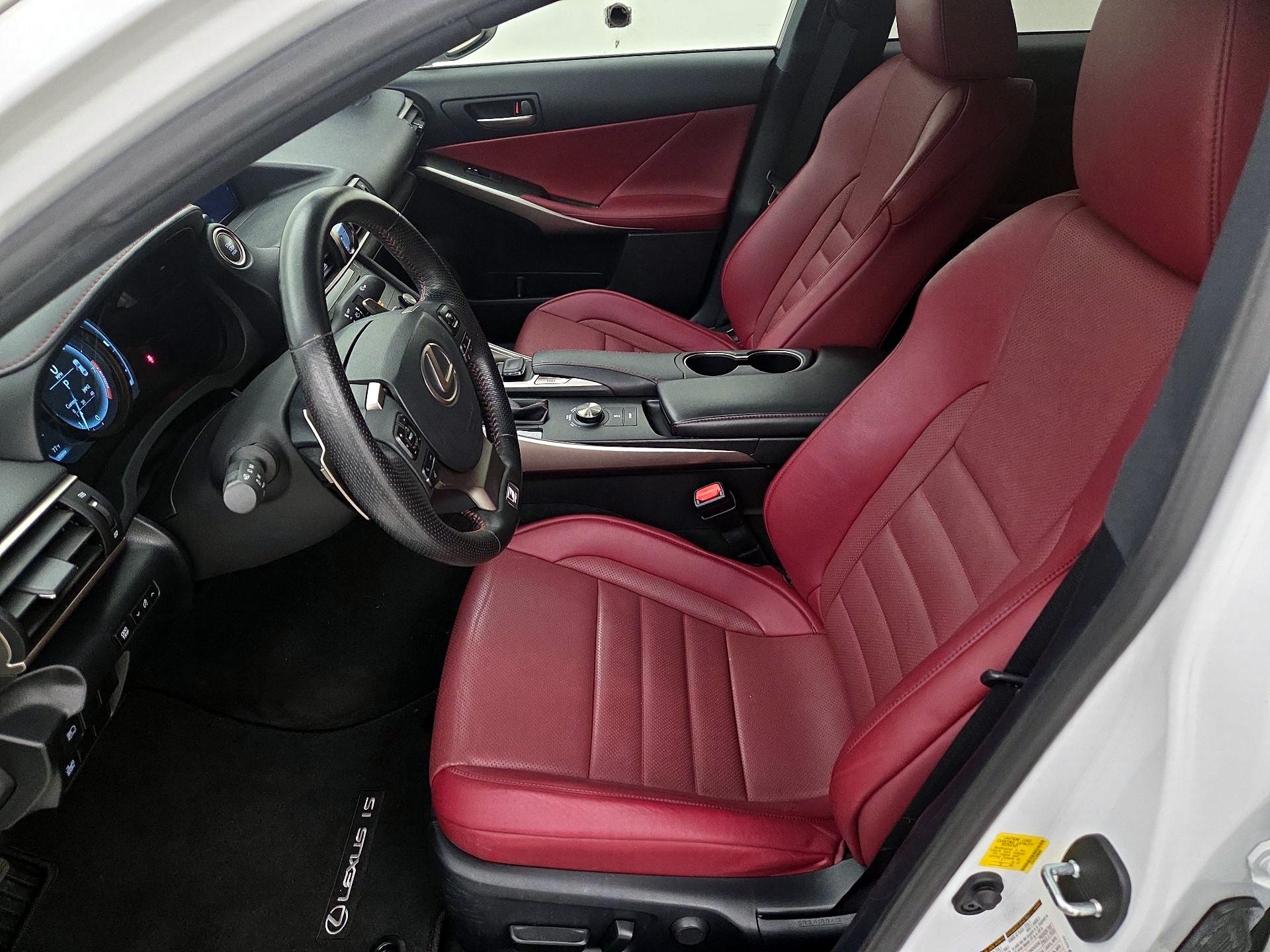 Thumbnail: 2019 Lexus IS - 11