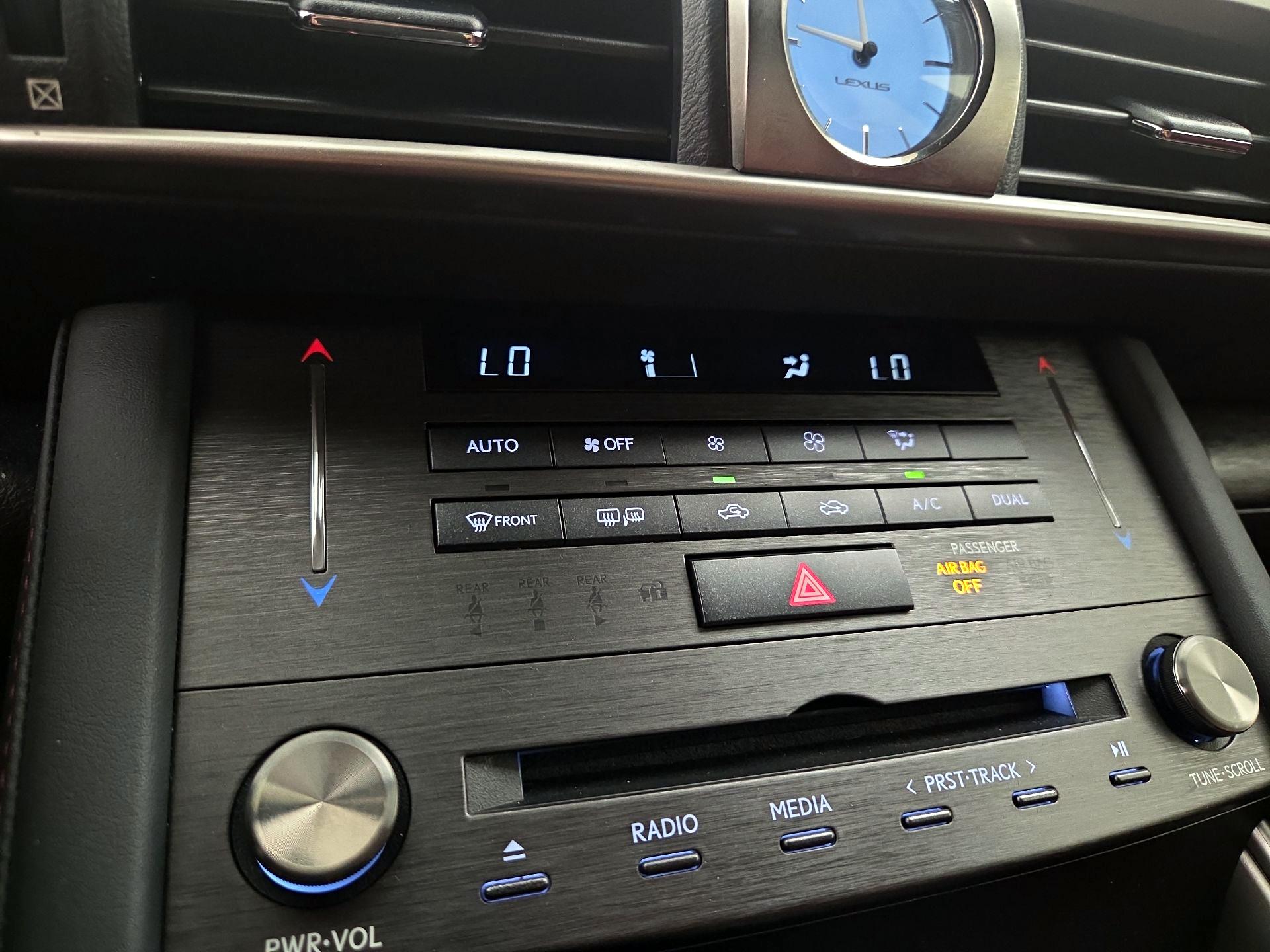 Thumbnail: 2019 Lexus IS - 17