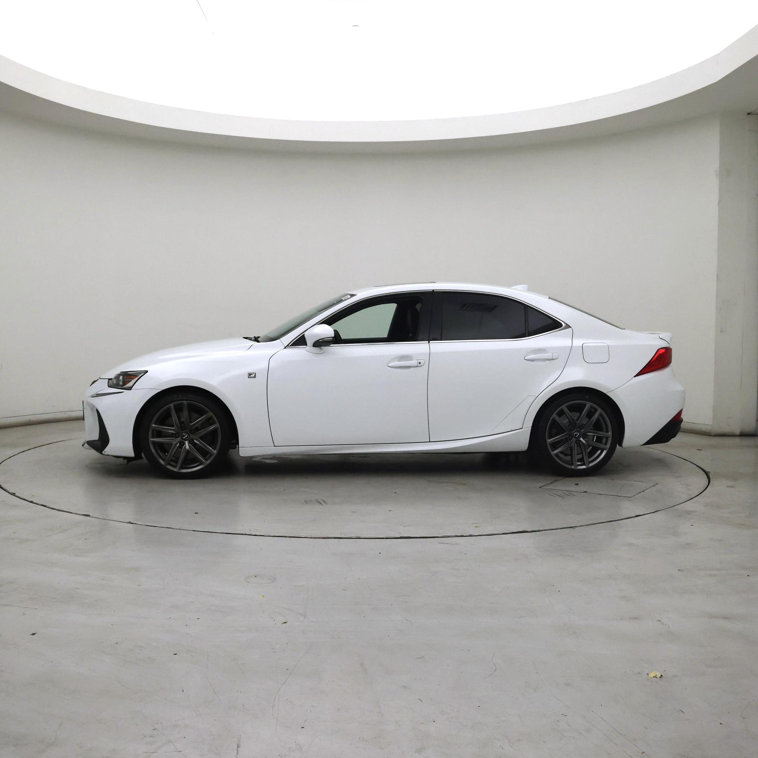 Thumbnail: 2019 Lexus IS - 3