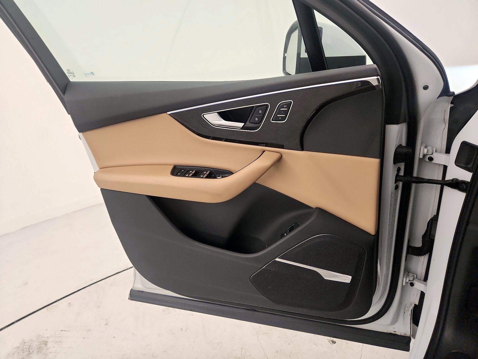 Thumbnail: 2020 Audi Q7 - 12