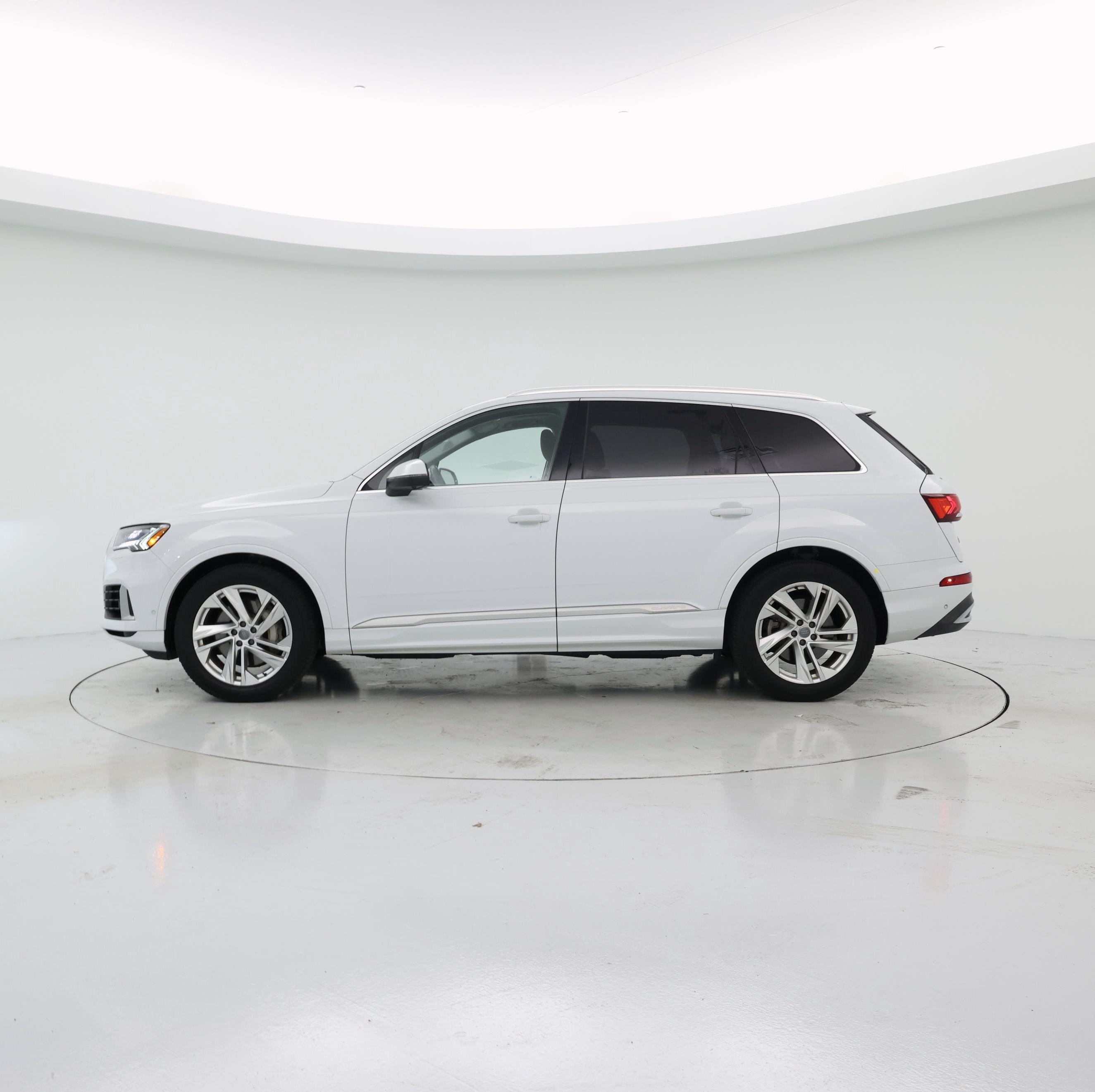 Thumbnail: 2020 Audi Q7 - 3