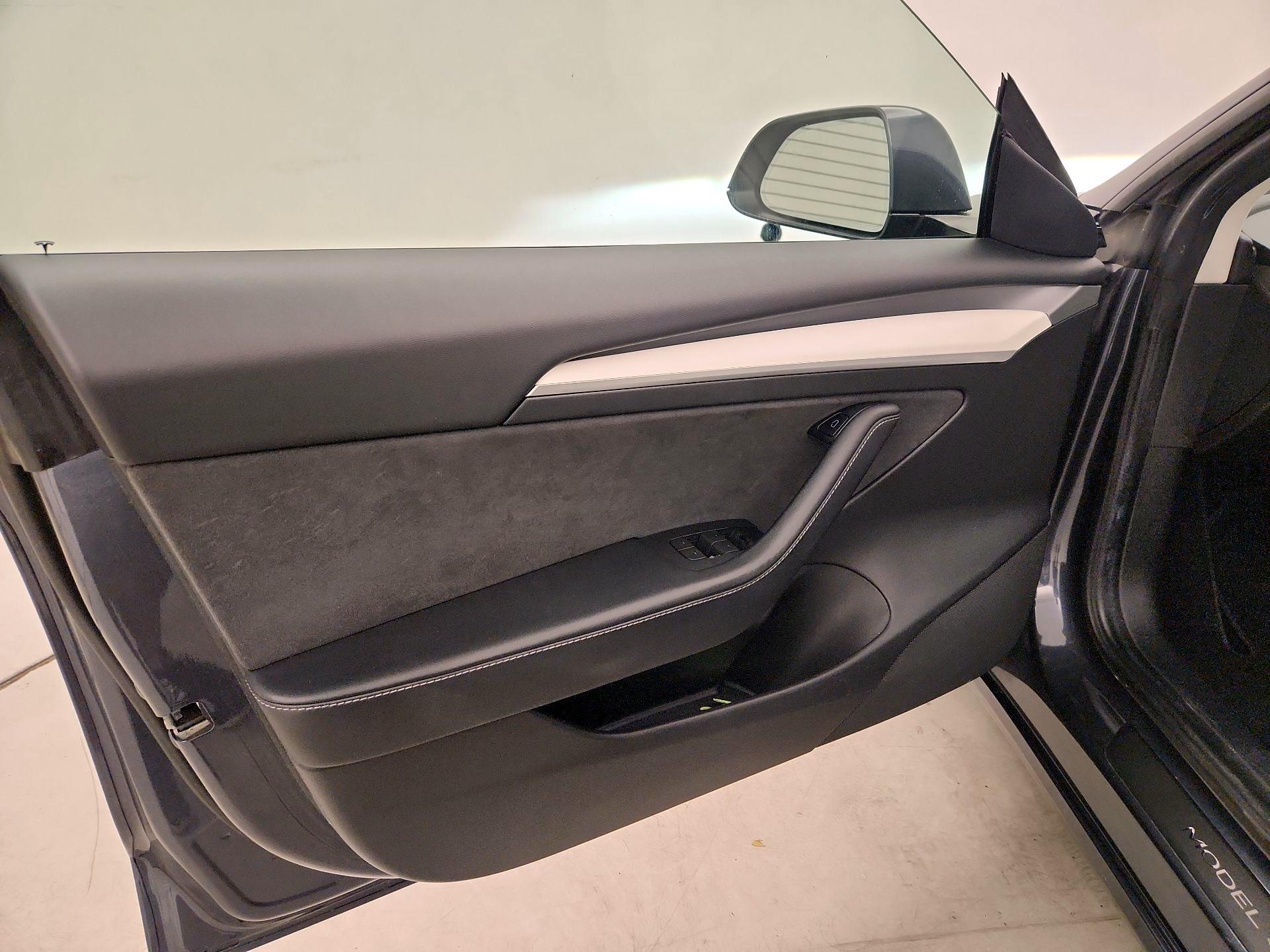 Thumbnail: 2022 Tesla Model 3 - 12