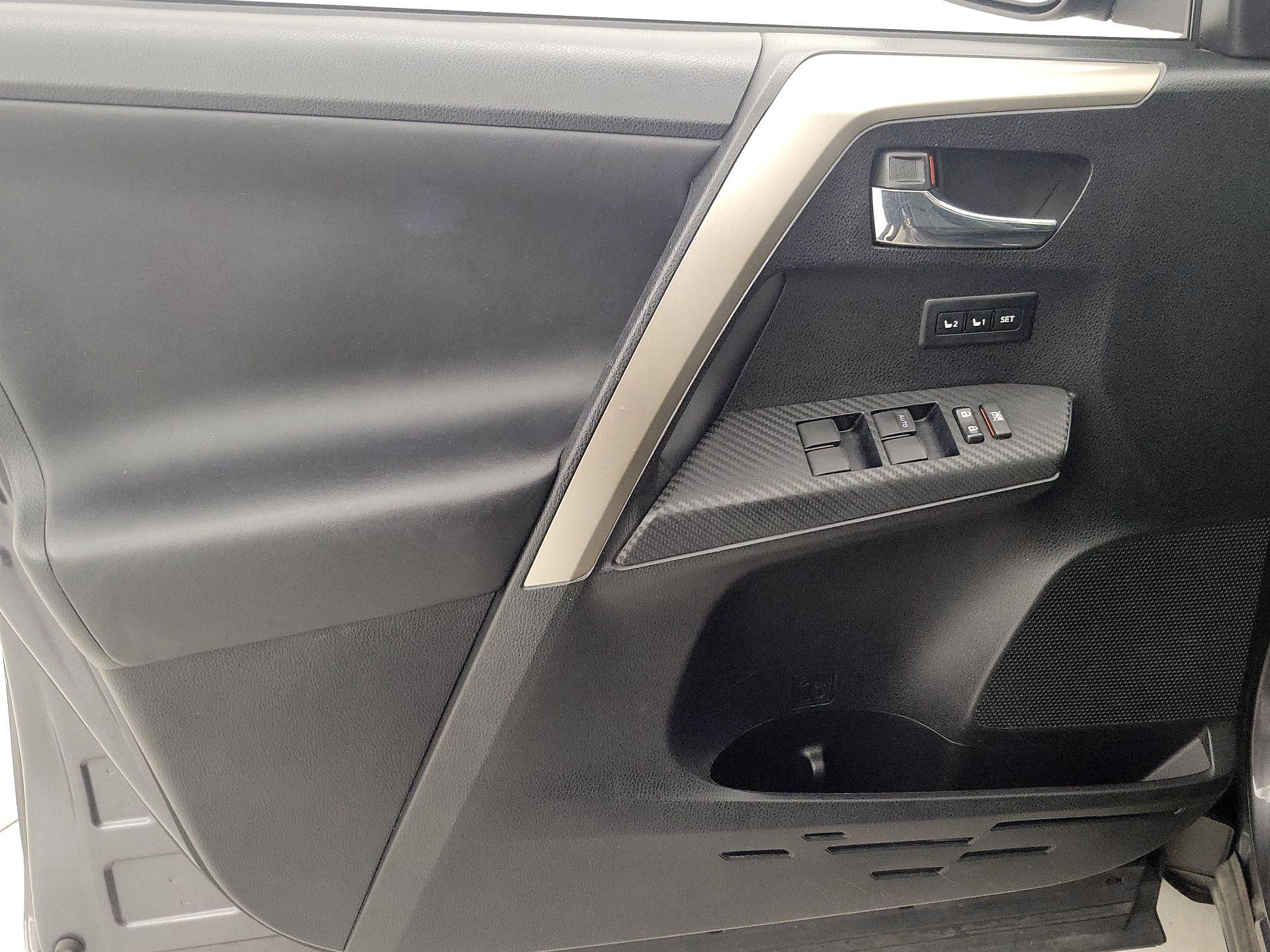 Thumbnail: 2015 Toyota RAV4 - 12
