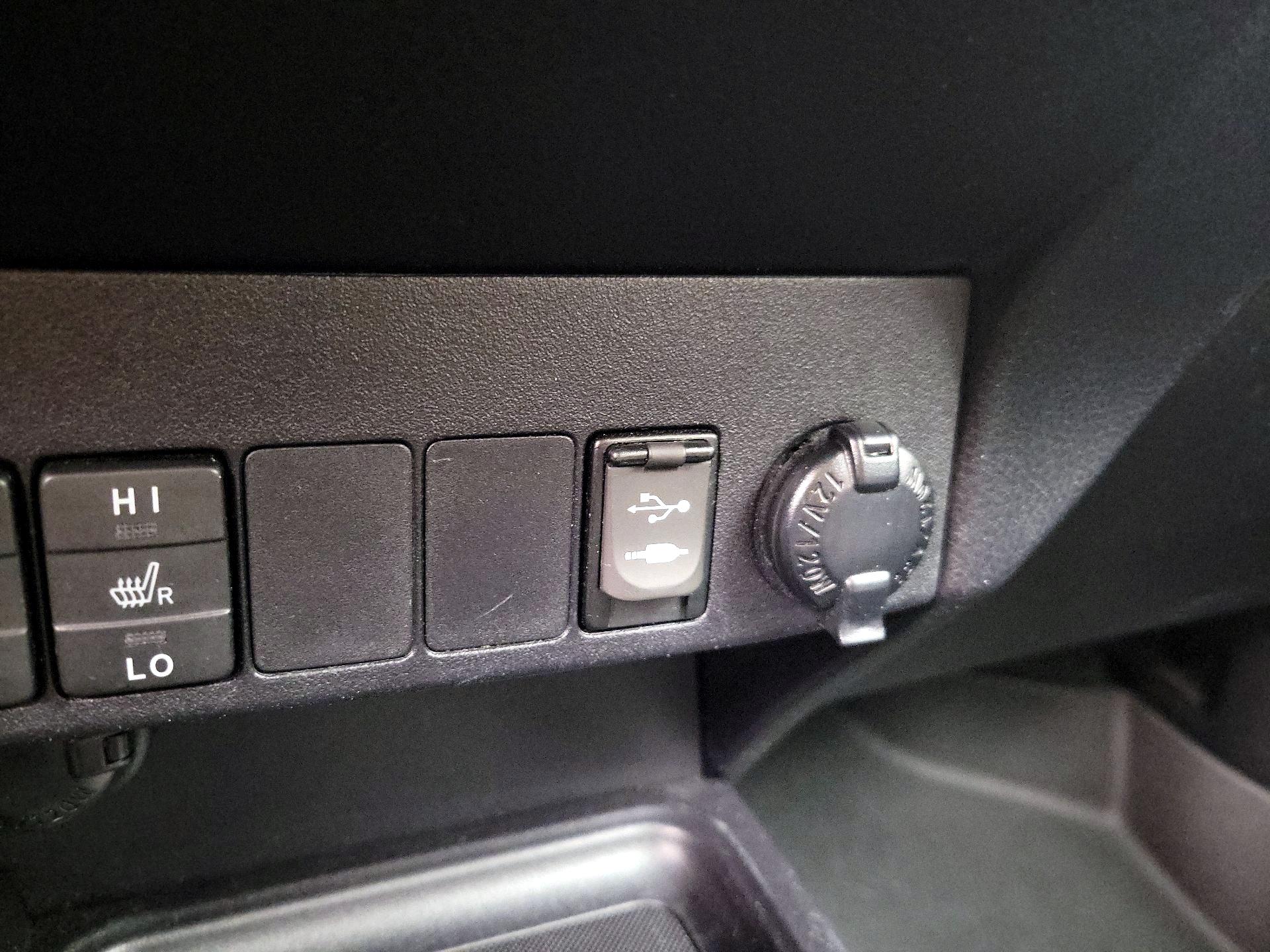 Thumbnail: 2015 Toyota RAV4 - 19