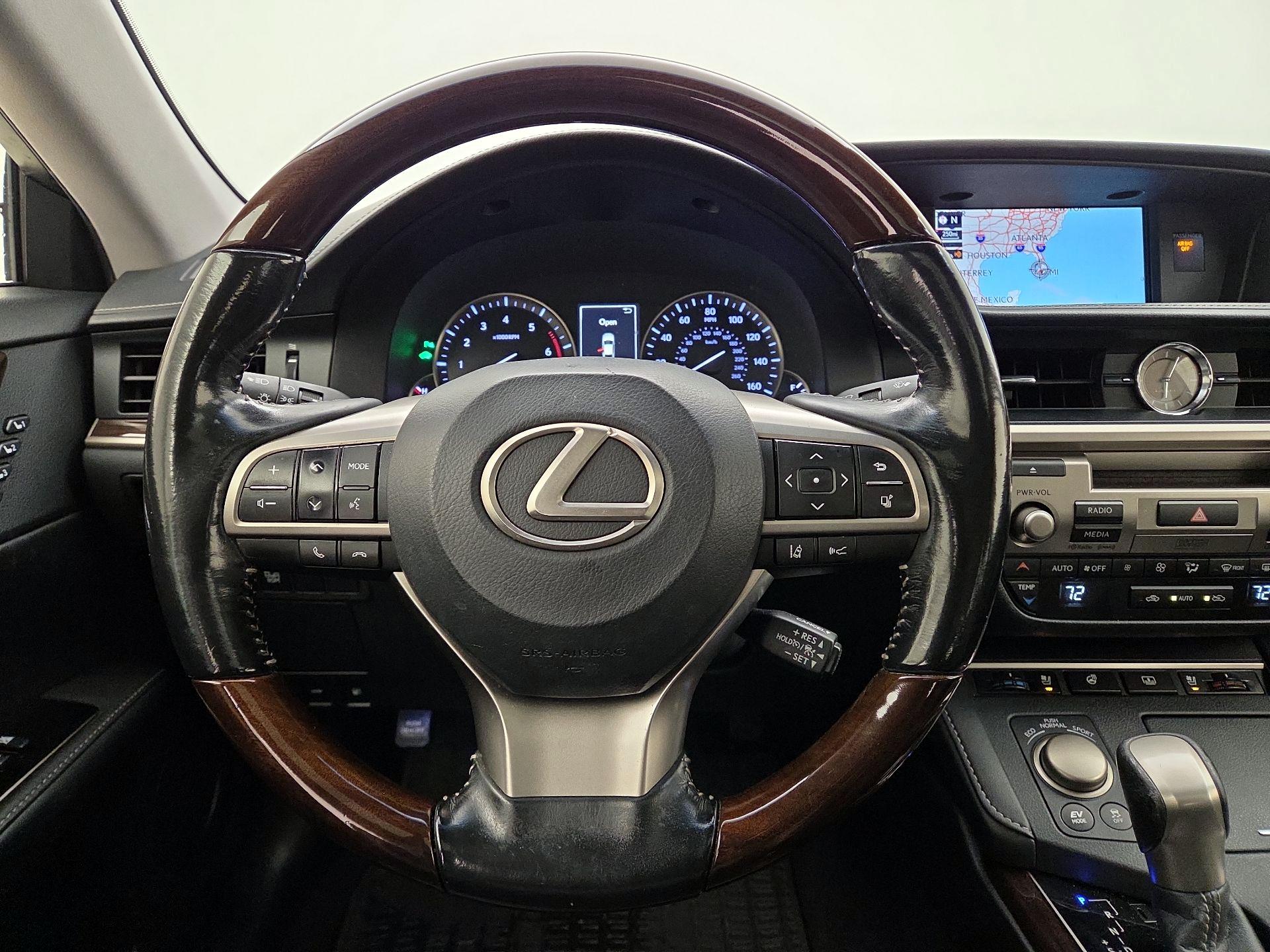 Thumbnail: 2017 Lexus ES - 10