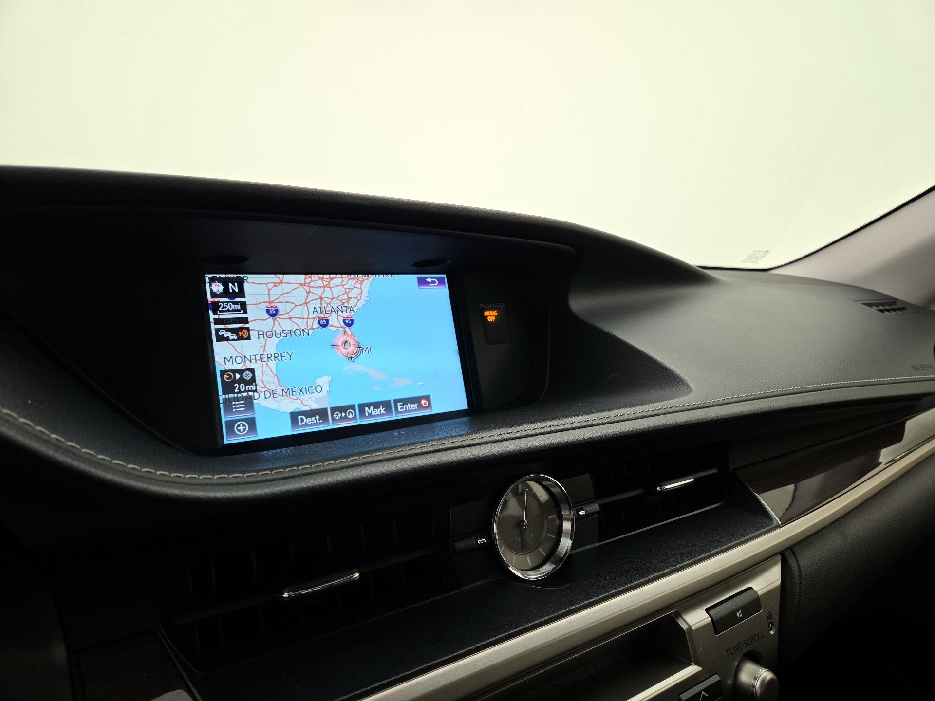 Thumbnail: 2017 Lexus ES - 14