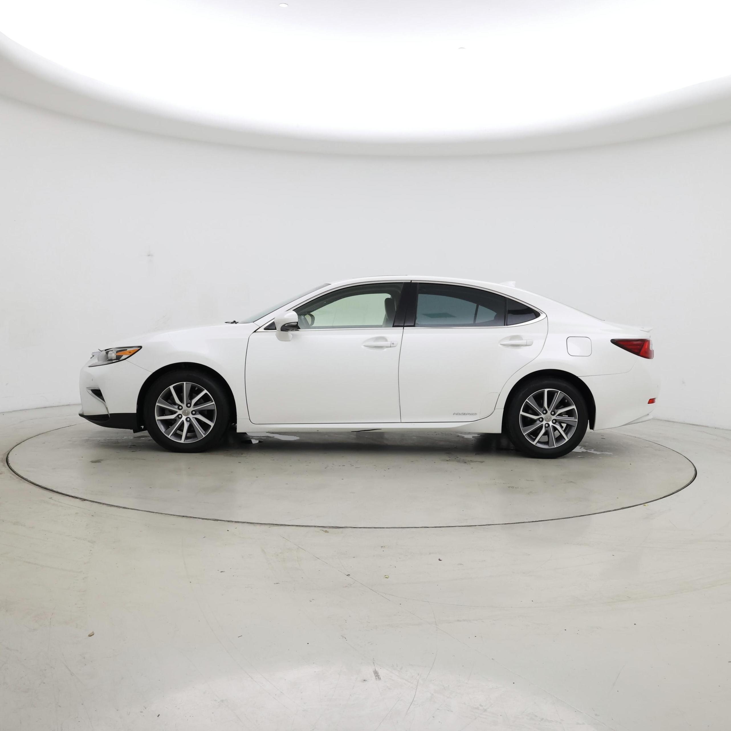 Thumbnail: 2017 Lexus ES - 3