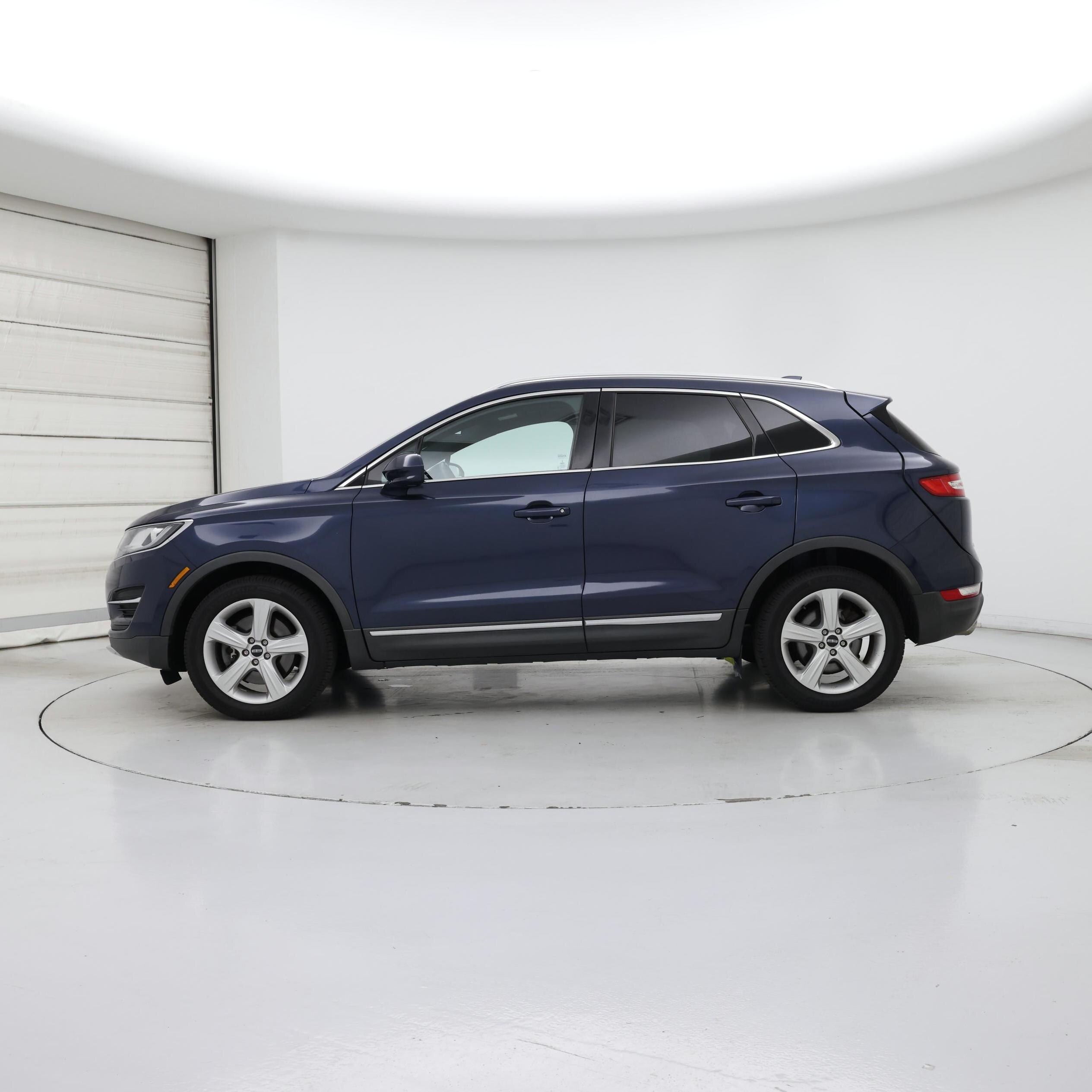 Thumbnail: 2017 Lincoln MKC - 3