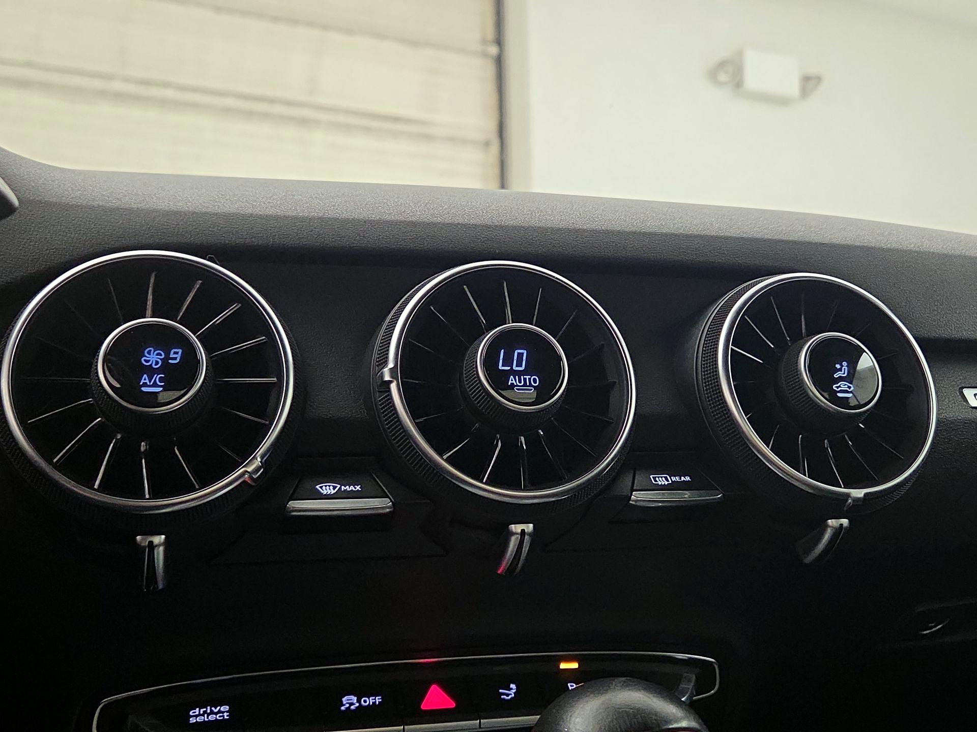 Thumbnail: 2016 Audi TT - 17