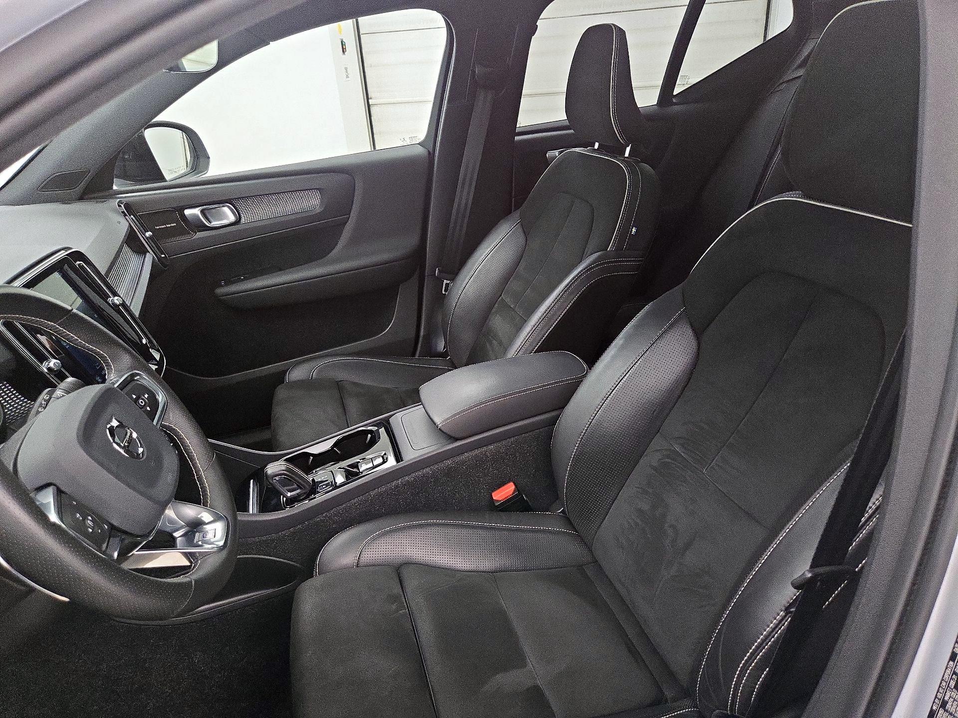 Thumbnail: 2020 Volvo XC40 - 11