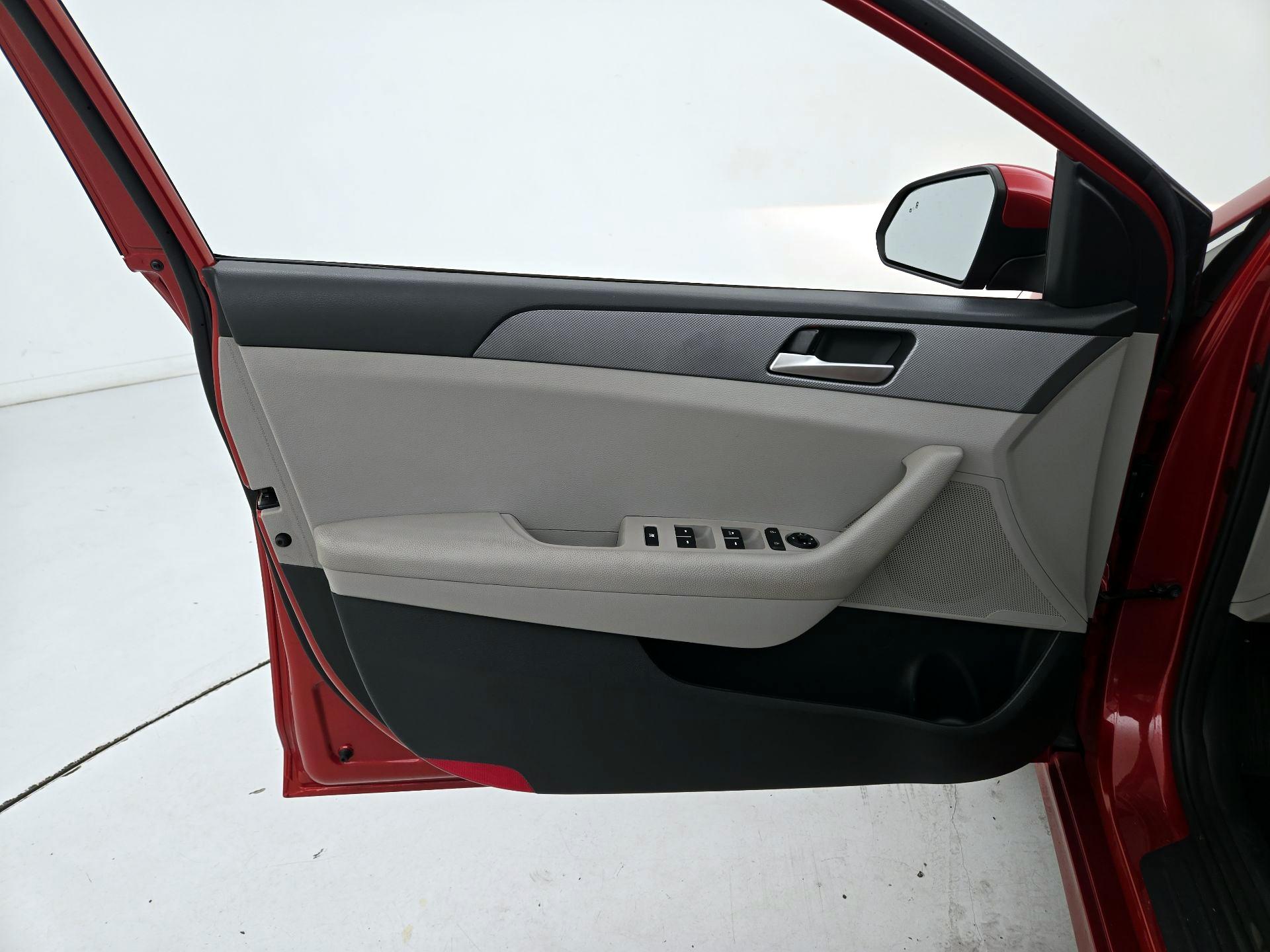 Thumbnail: 2019 Hyundai Sonata - 12