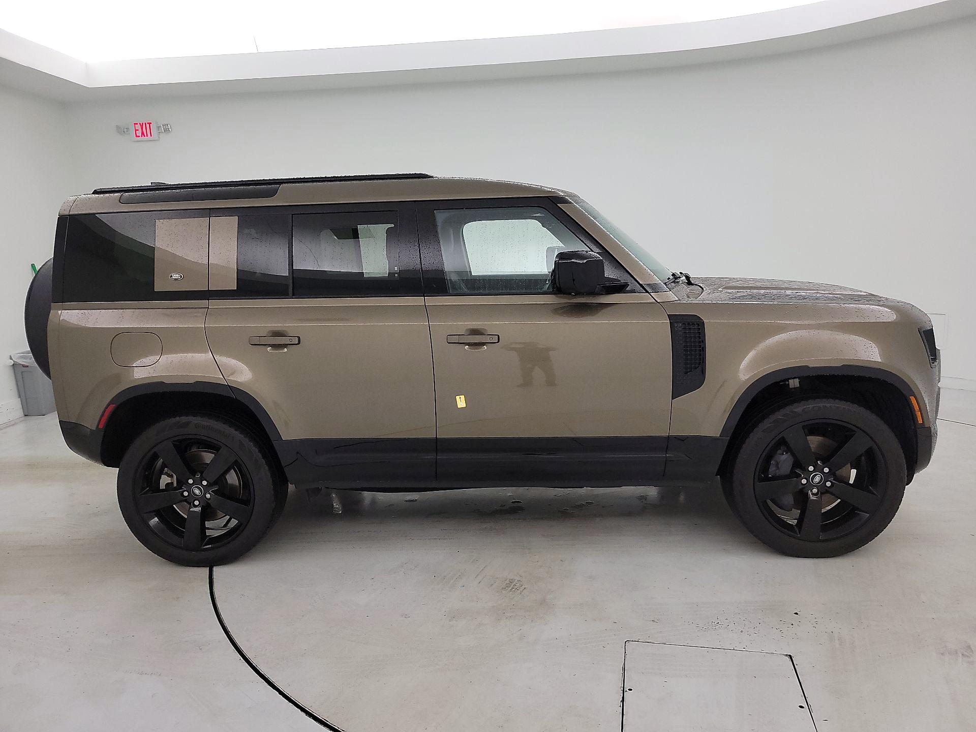 Thumbnail: 2023 Land Rover Defender - 4