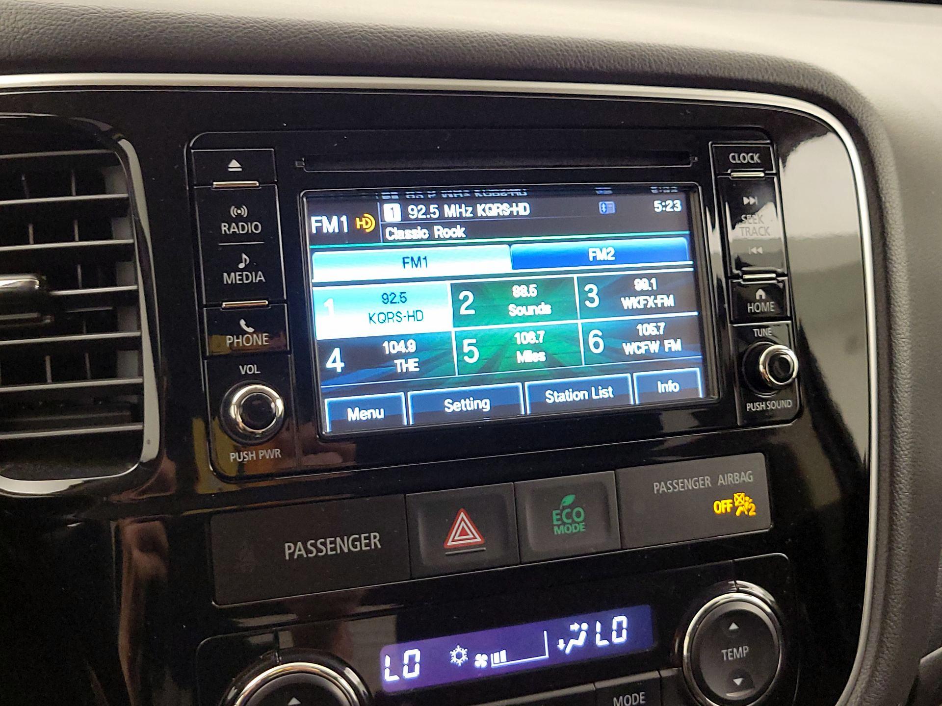 Thumbnail: 2016 Mitsubishi Outlander - 15
