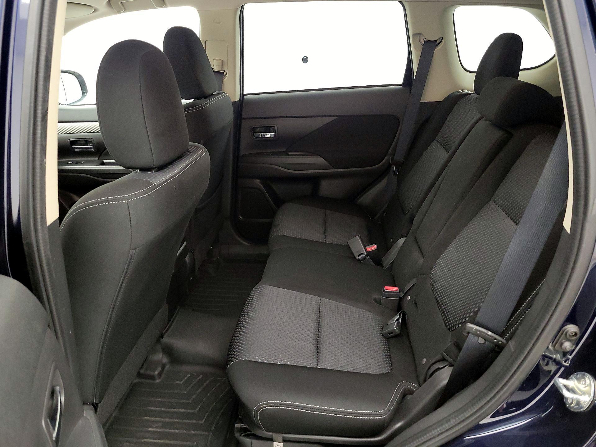 Thumbnail: 2016 Mitsubishi Outlander - 19