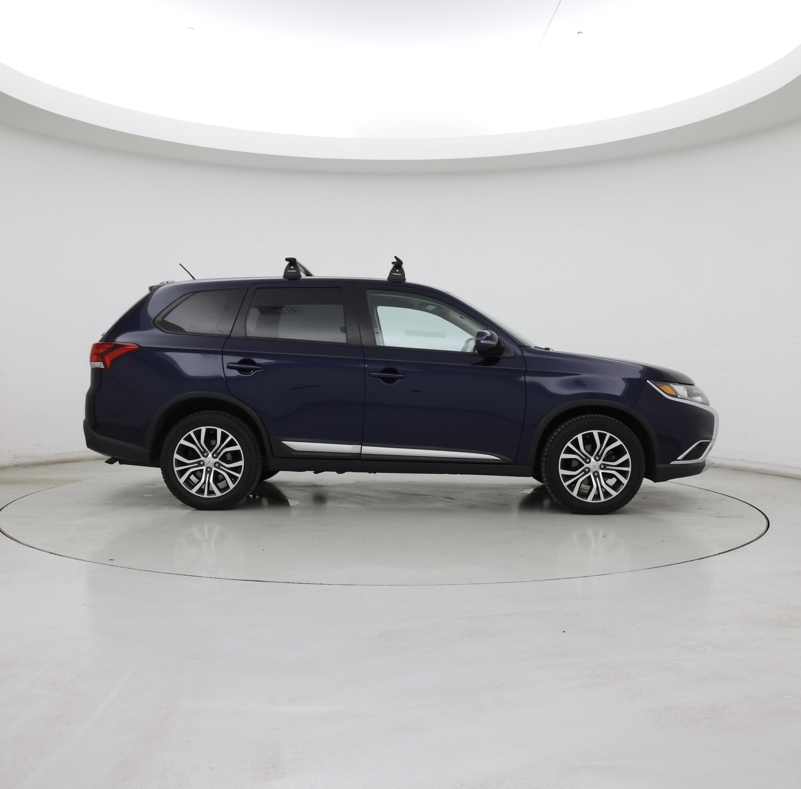 Thumbnail: 2016 Mitsubishi Outlander - 7