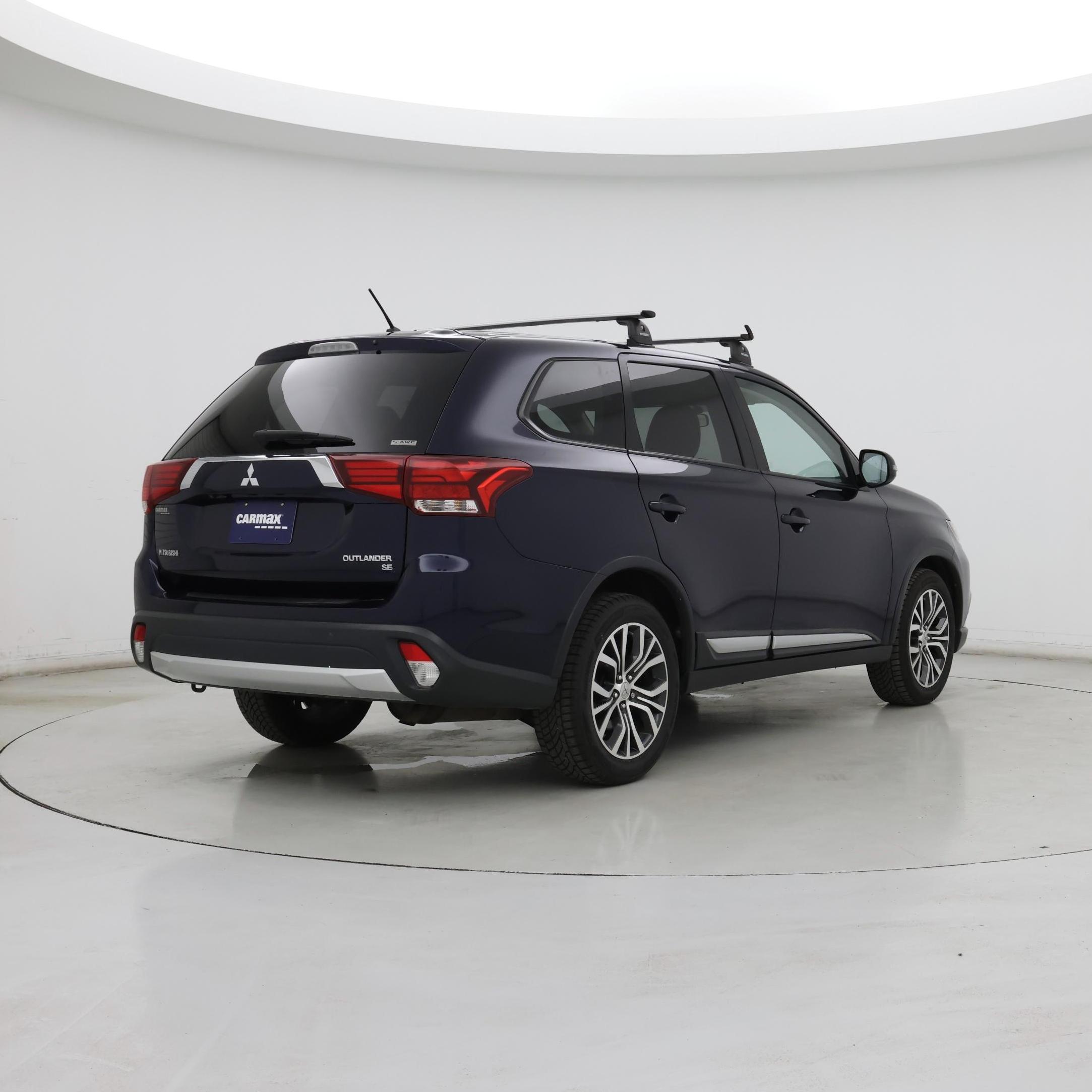Thumbnail: 2016 Mitsubishi Outlander - 8
