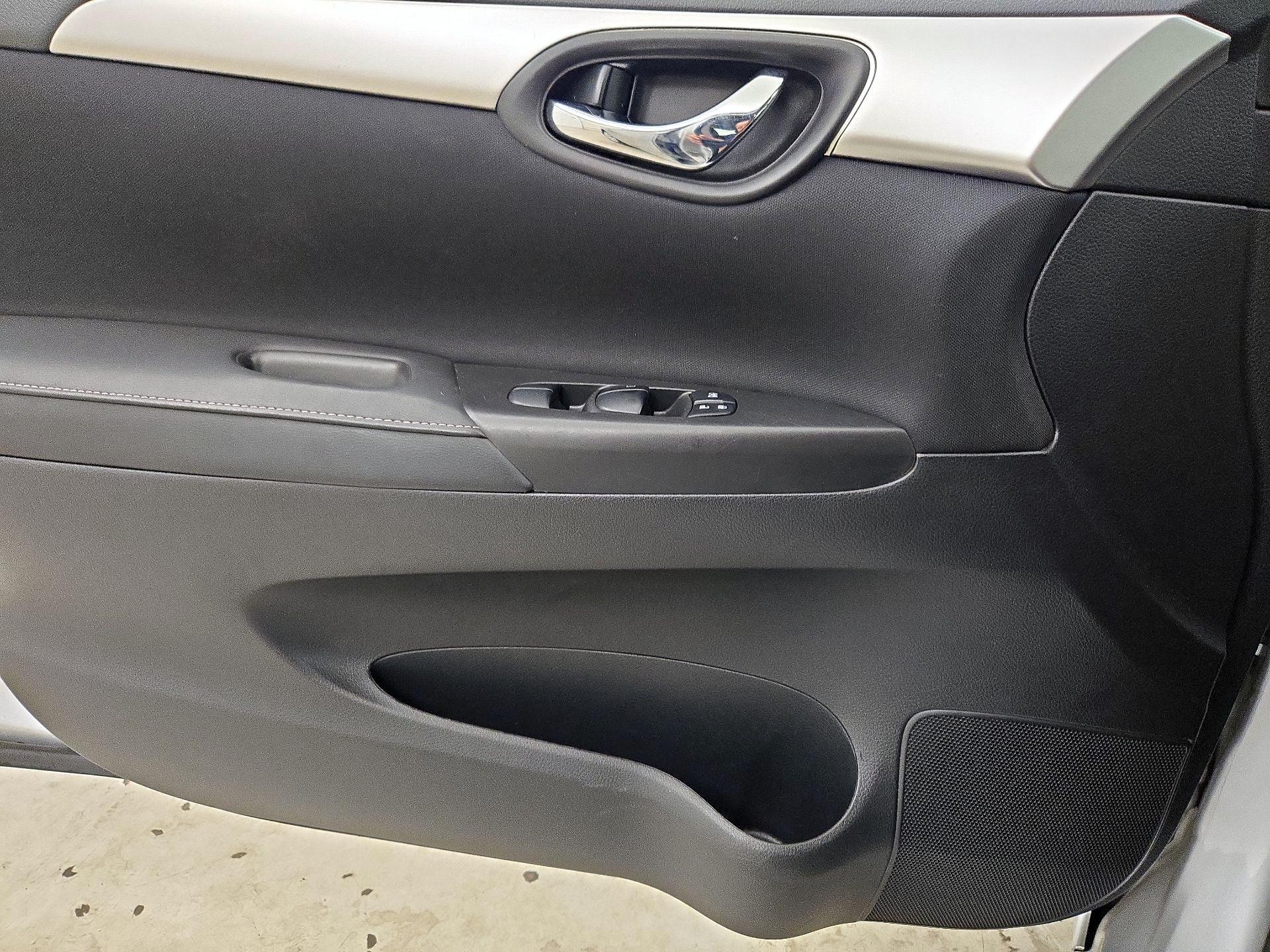Thumbnail: 2019 Nissan Sentra - 12
