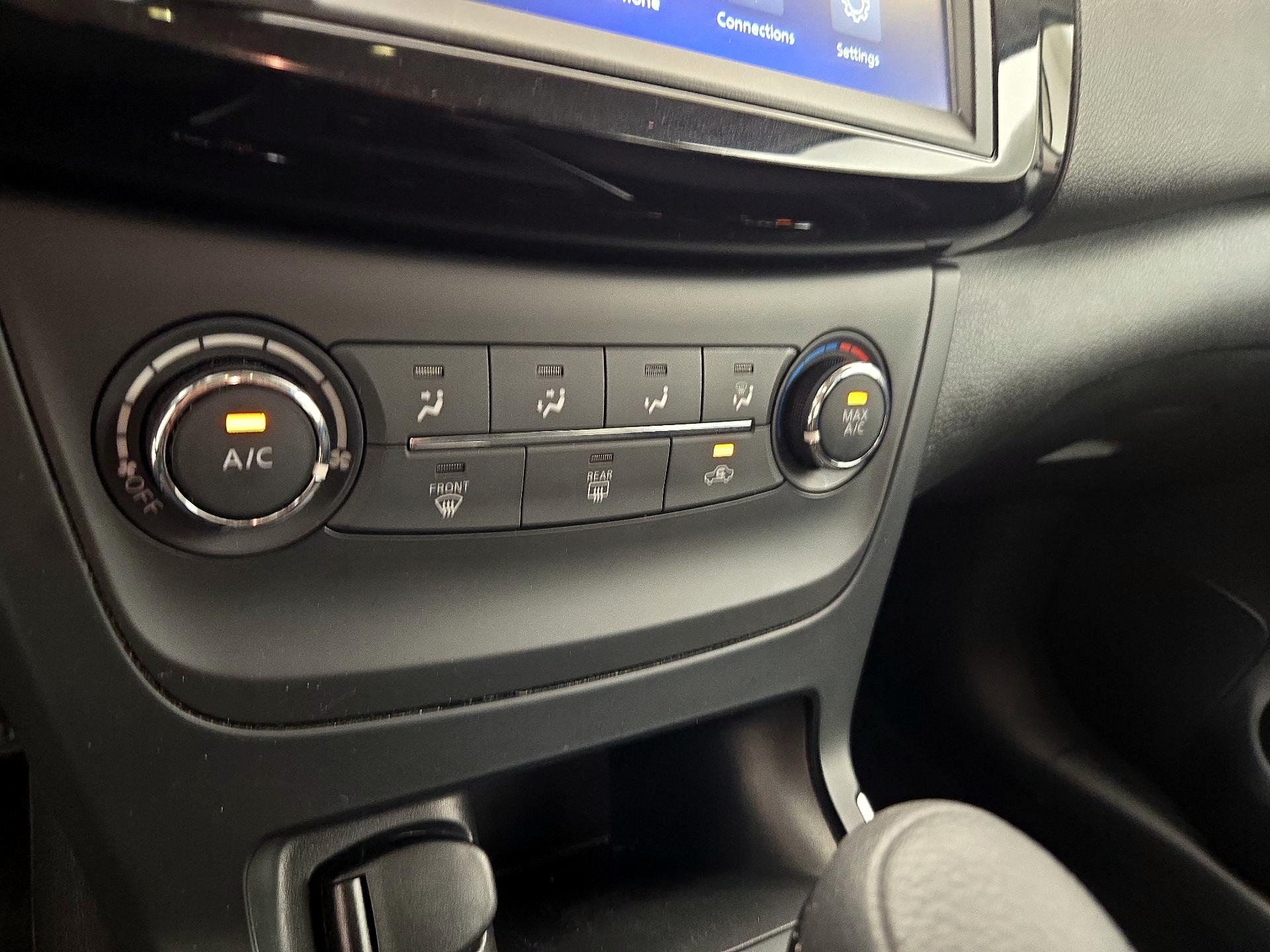 Thumbnail: 2019 Nissan Sentra - 16
